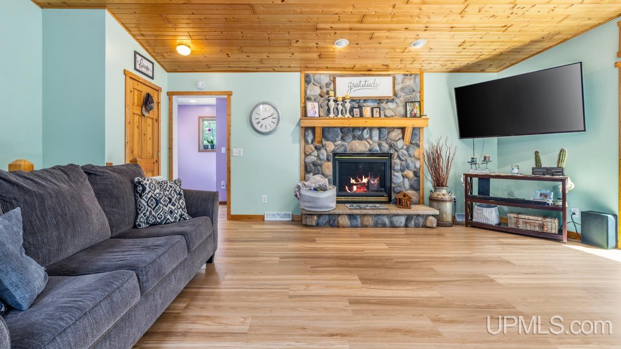 5935 Brampton 27.5 Road Gladstone, MI 49837 - Photo 9 of 45