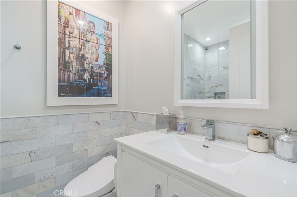 11 Baymare Road Bell Canyon, CA 91307 - Photo 34 of 39 Bedroom 5 Vanity