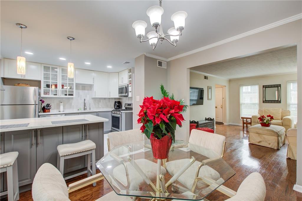 10 Market Square Place Northwest Atlanta, GA 30318 - Photo 9 of 36 a kitchen with a table and chairs