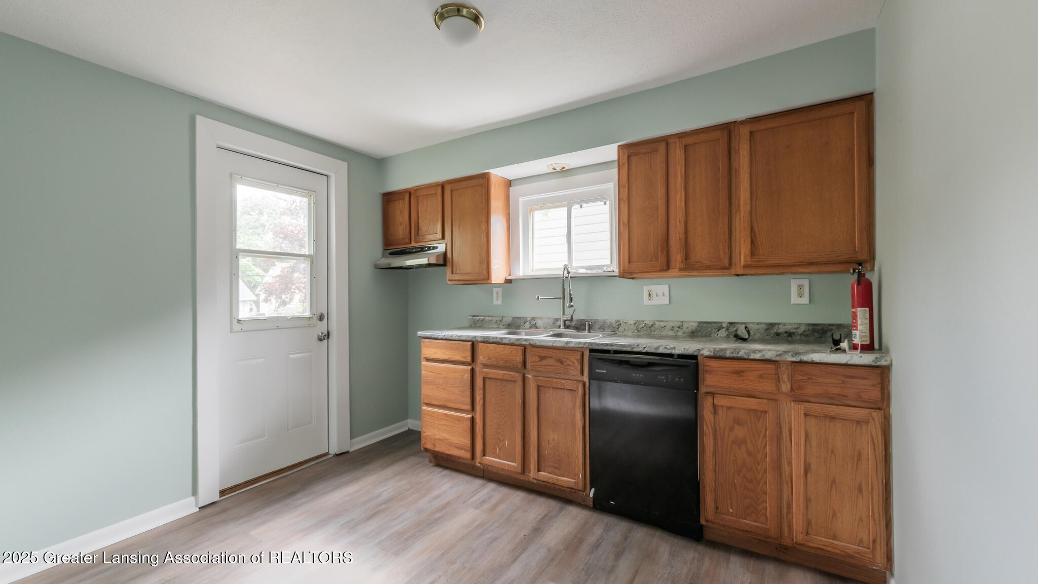 621 Ridgewood Avenue Lansing, MI 48910 - Photo 6 of 29 621Ridgewood08-2025