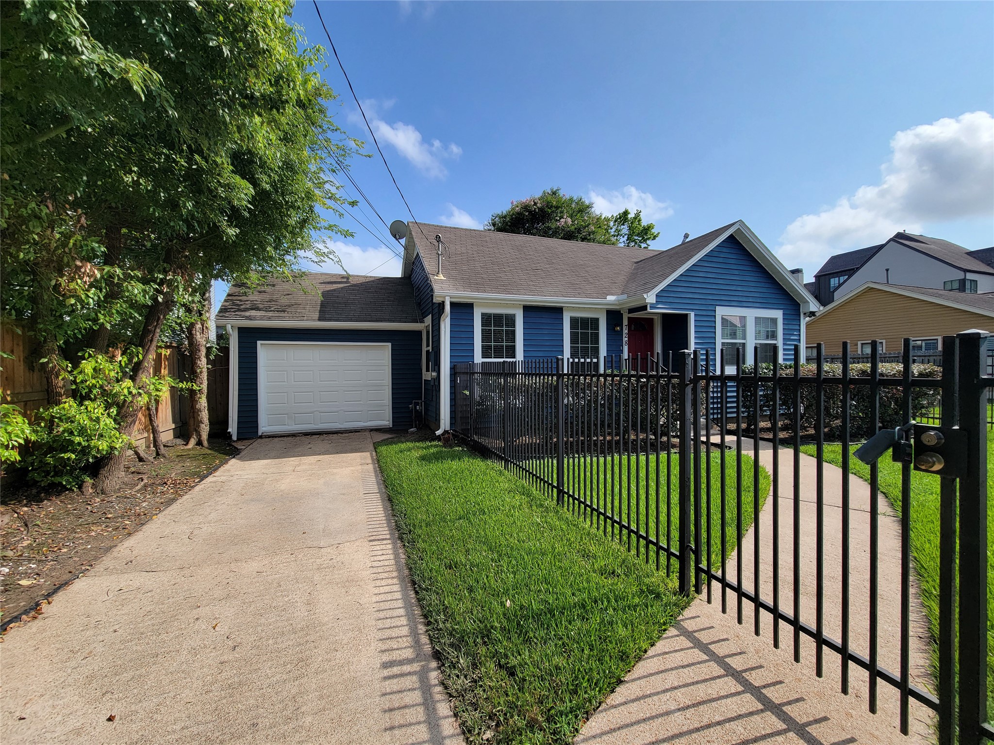 728 East 13th Street Houston, TX 77008 - Photo 3 of 26