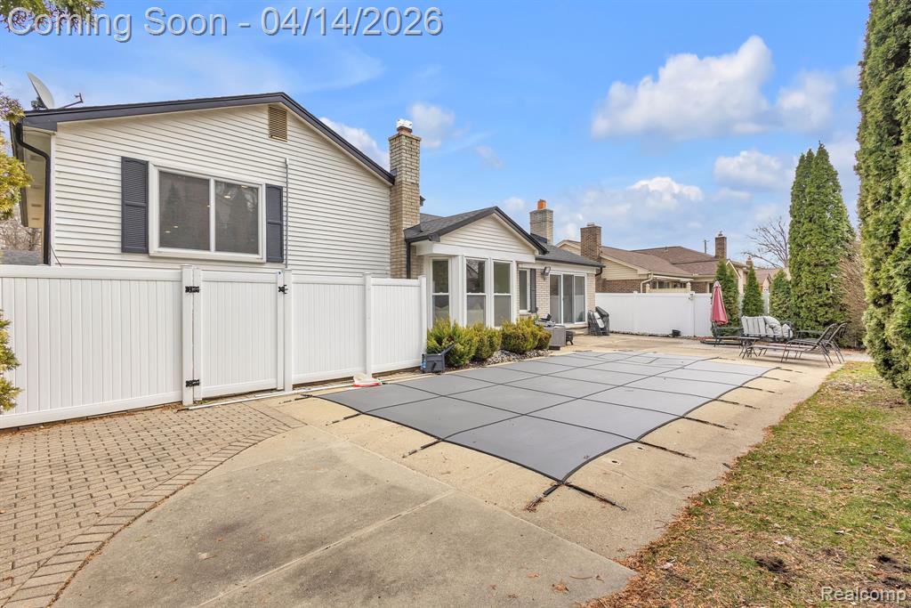 14549 Riverside Street Livonia, MI 48154 - Photo 7 of 48