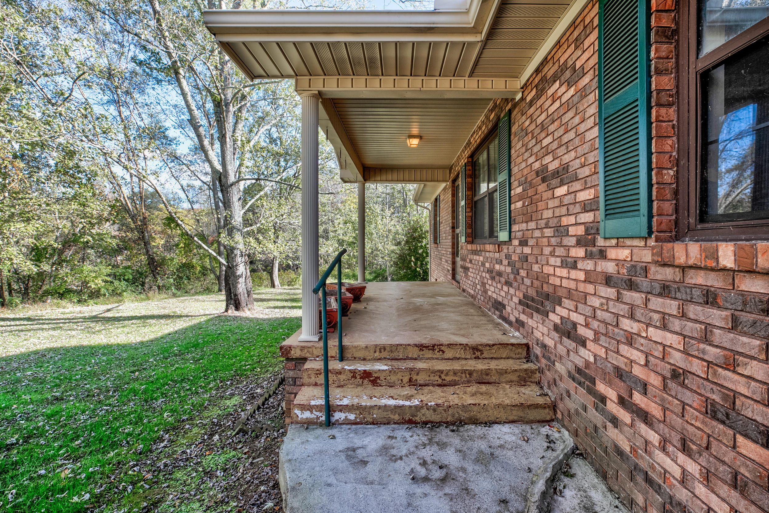 768 Davis Chapel Road La Follette, TN 37766 - Photo 4 of 33 Front porch