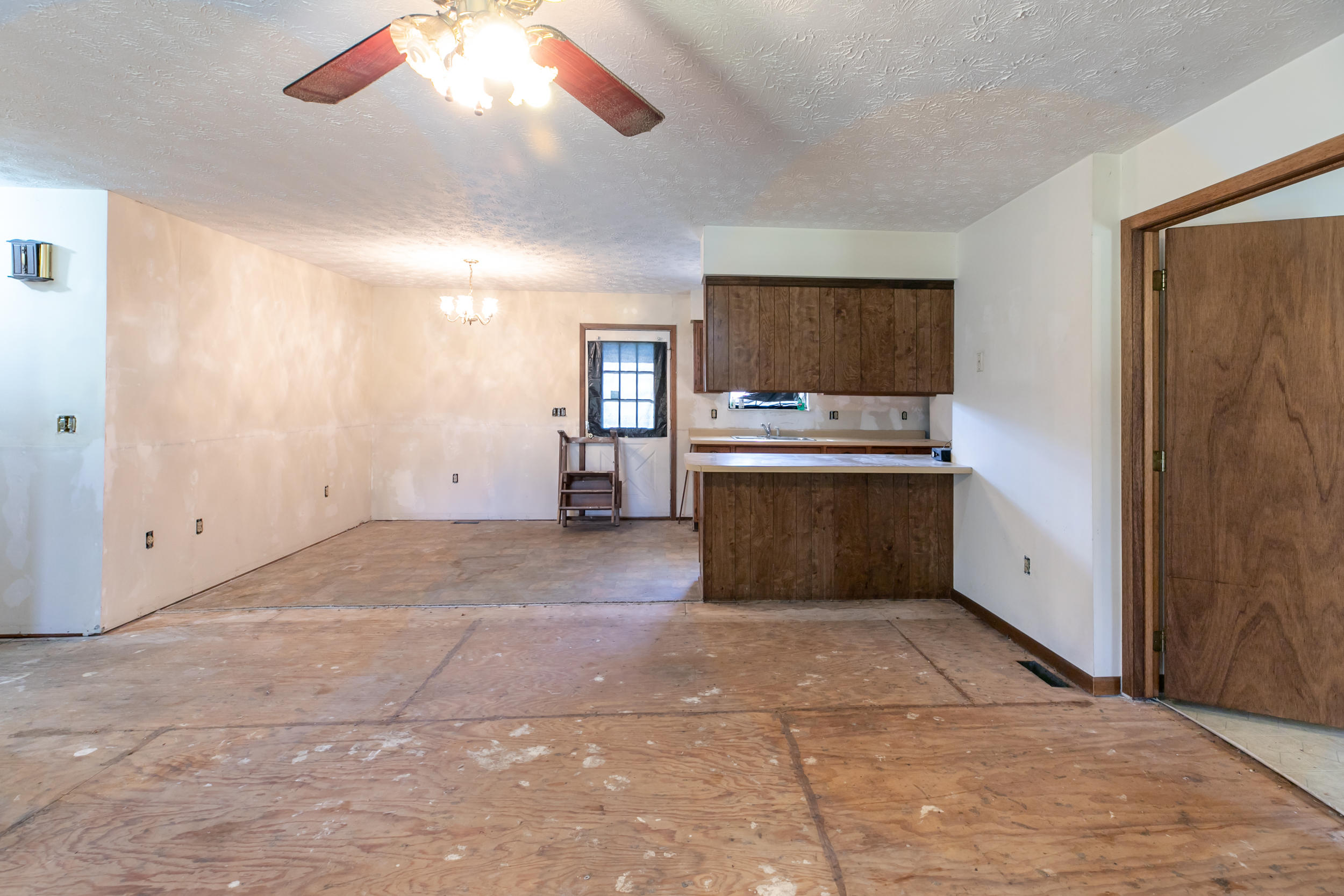 768 Davis Chapel Road La Follette, TN 37766 - Photo 7 of 33 living room/dining room