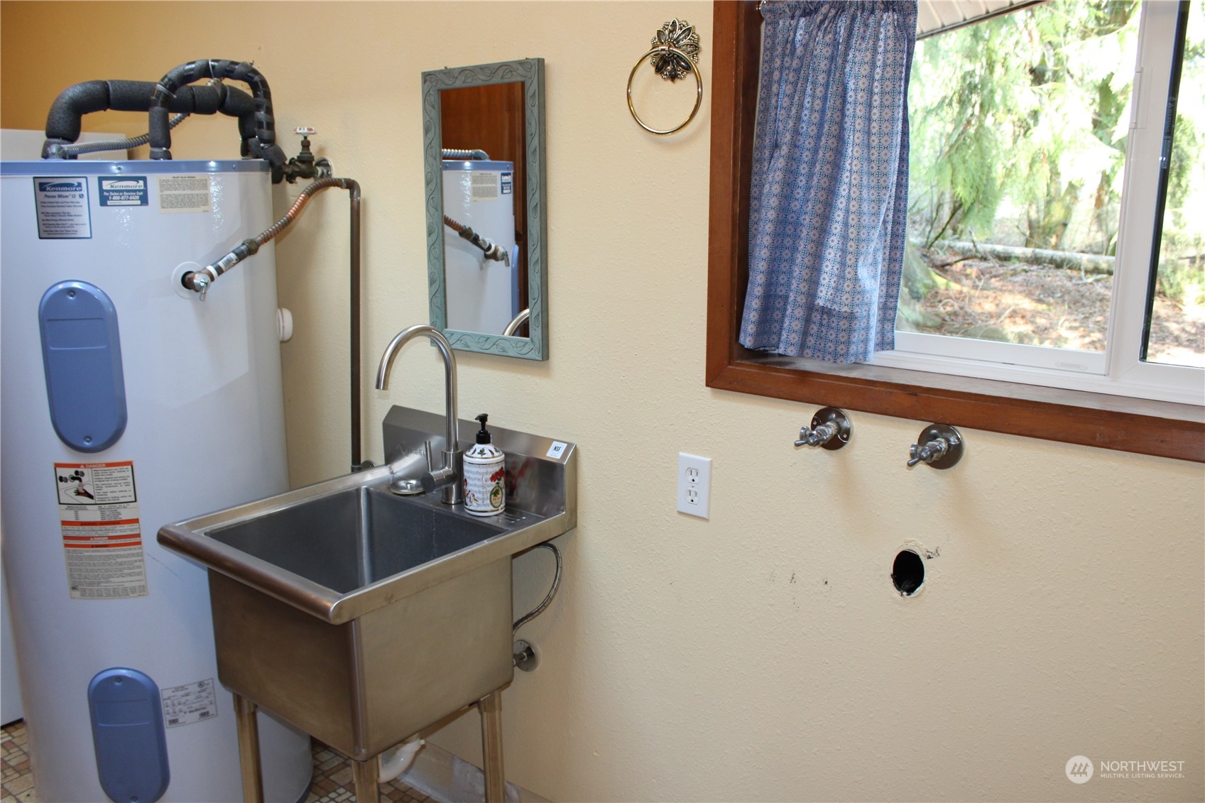 365 Dungeness Meadows Sequim, WA 98382 - Photo 17 of 28 a bathroom with a sink and mirror