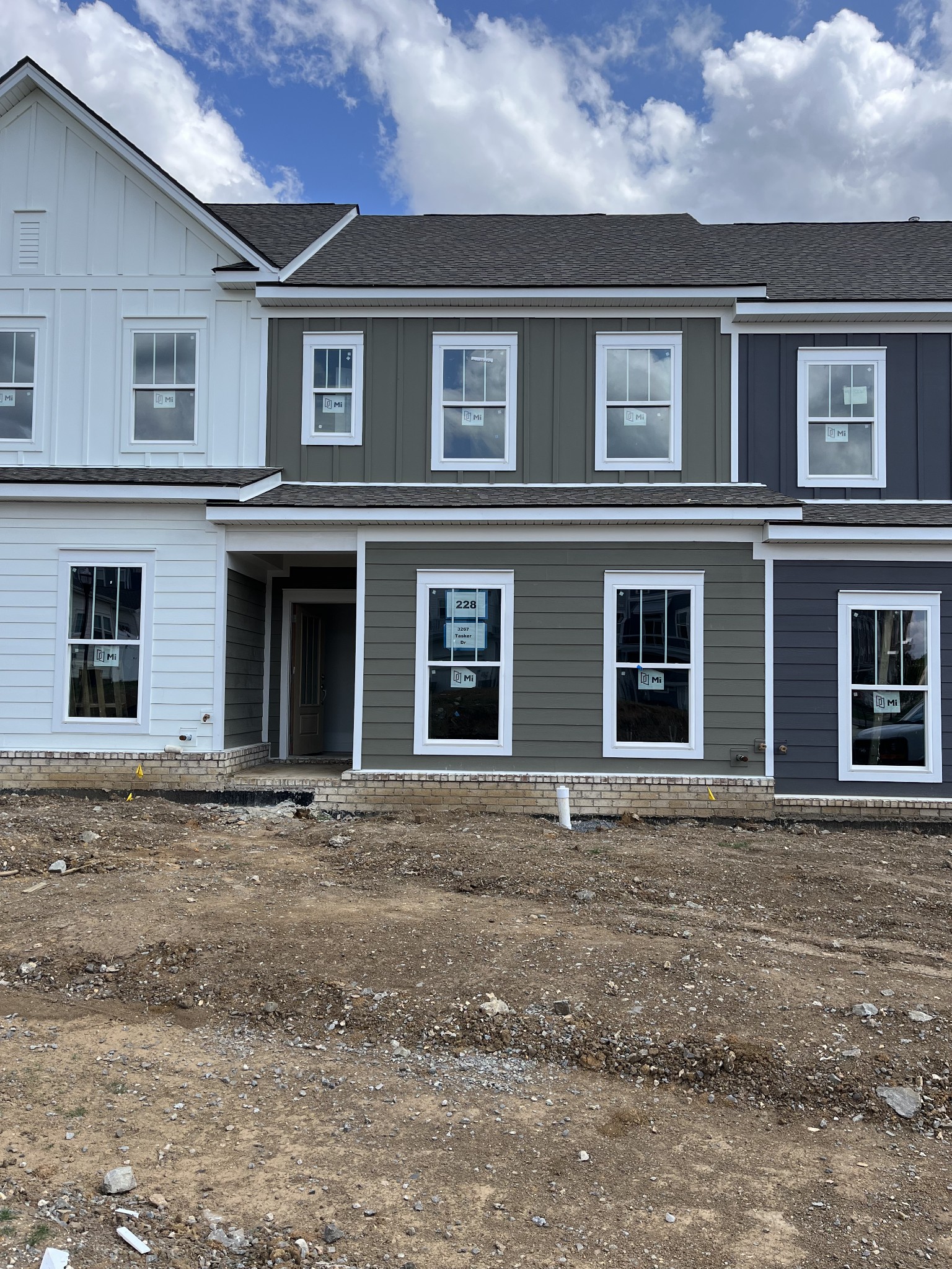 3267 Tasker Drive Nashville, TN 37013 - Photo 1 of 15 front view of a building