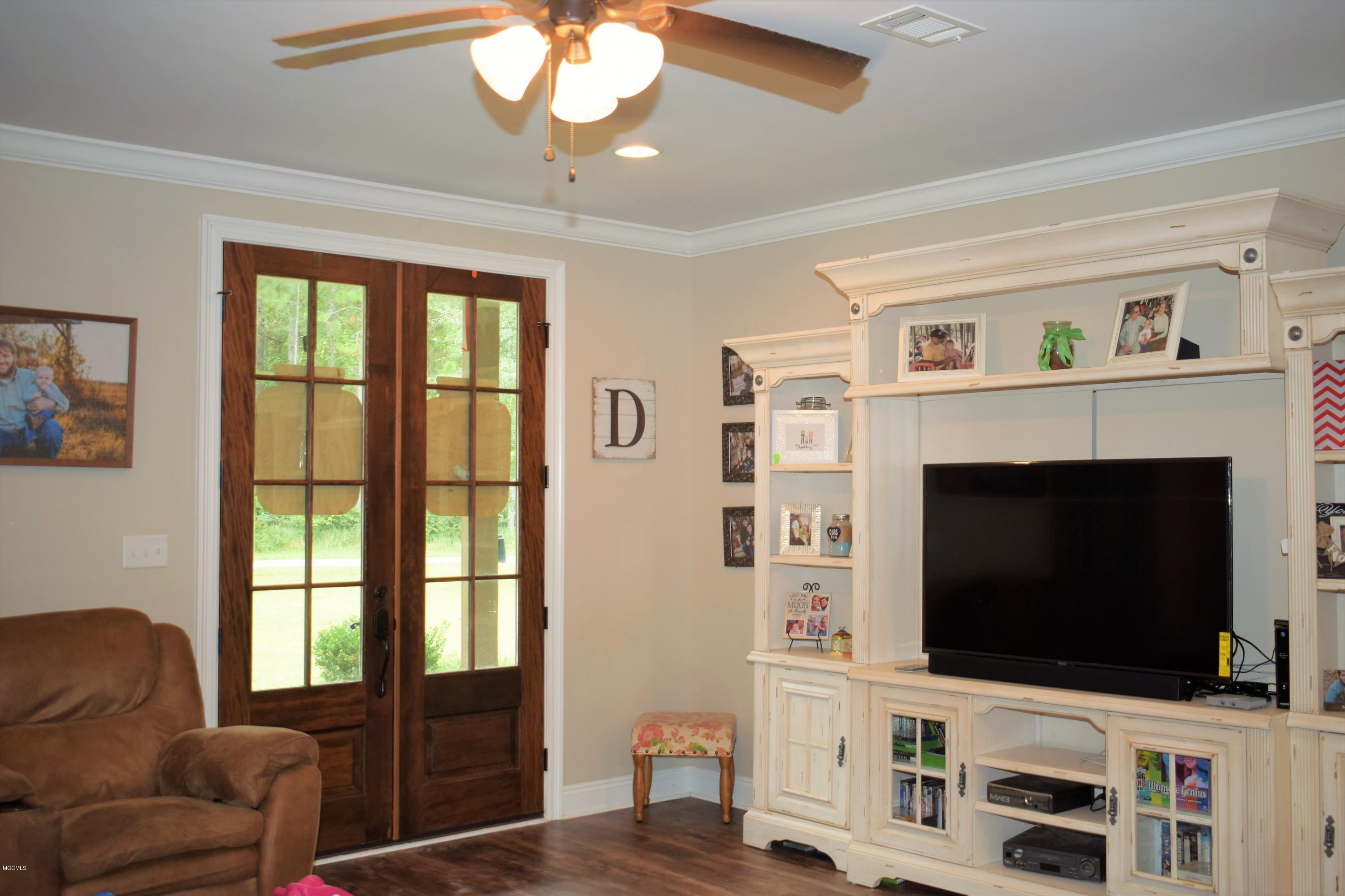 213 Blue Spring Road Lucedale, MS 39452 - Photo 3 of 38 DSC_0022