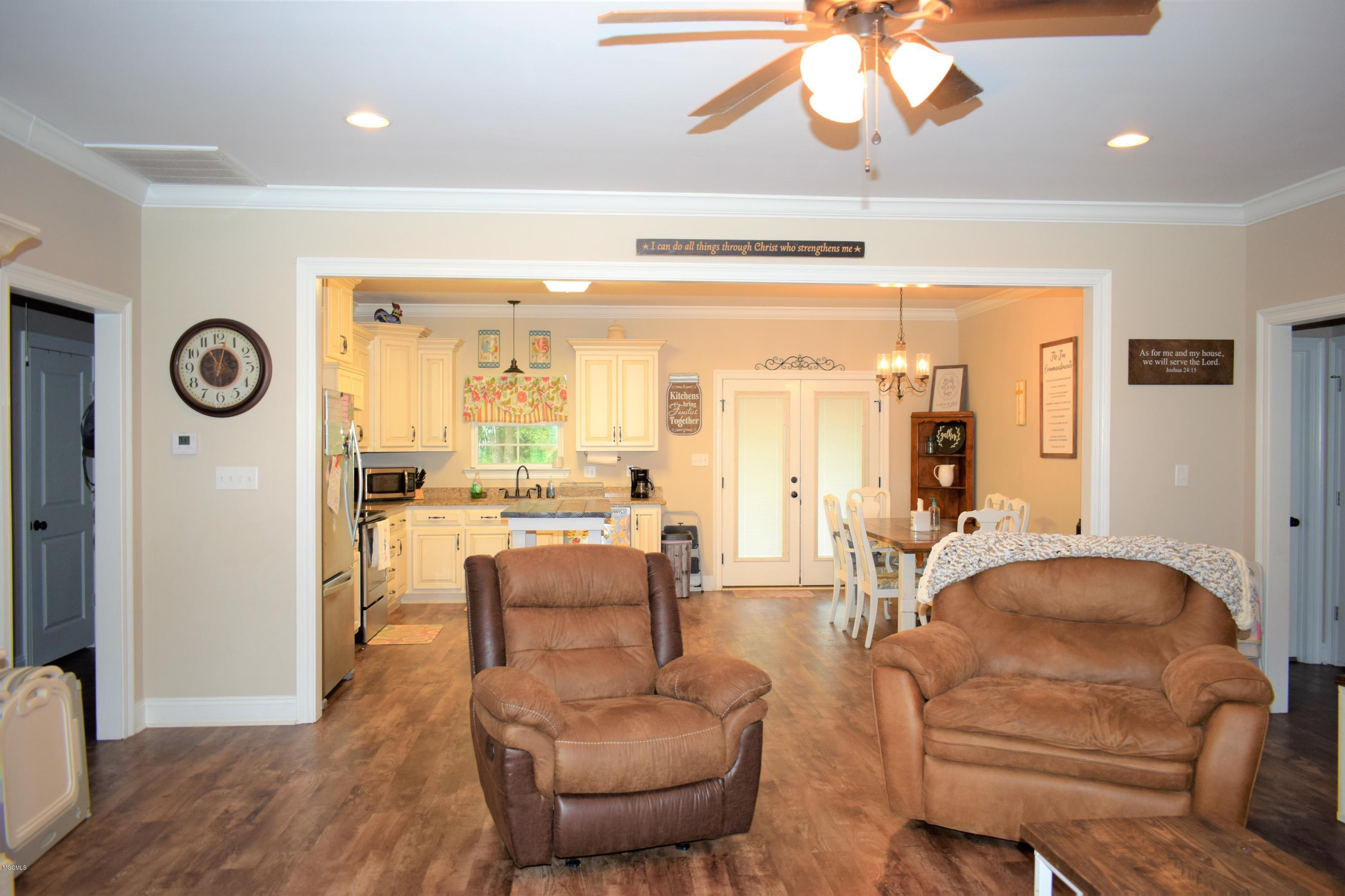 213 Blue Spring Road Lucedale, MS 39452 - Photo 5 of 38 DSC_0014