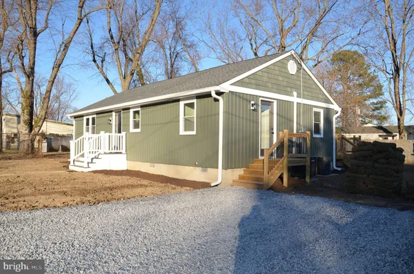 a view of a house with a yard and garage
