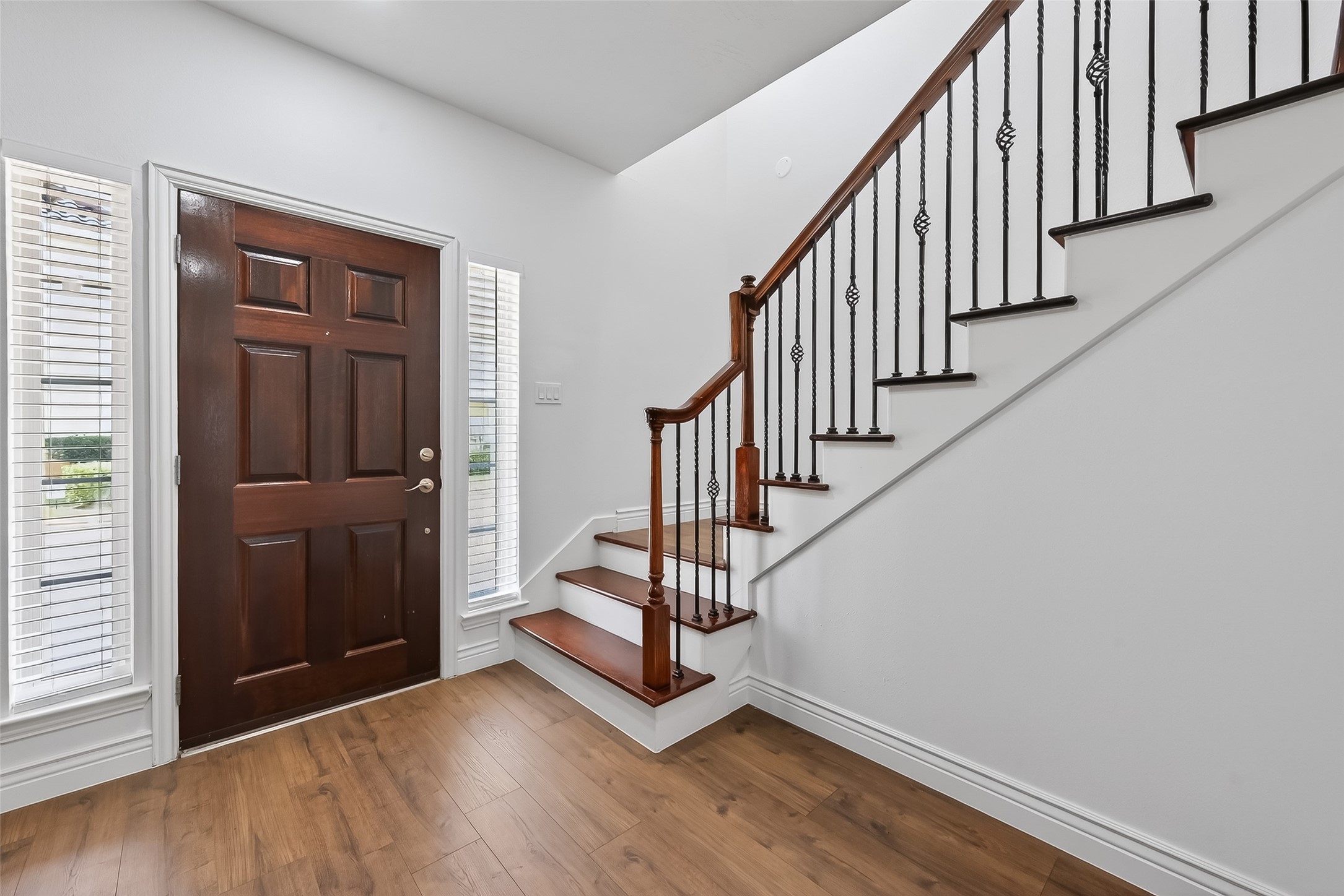 5919 Turtle Beach Lane Houston, TX 77036 - Photo 7 of 47