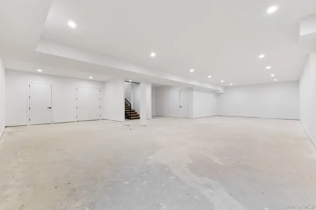 a view of a house with a big yard