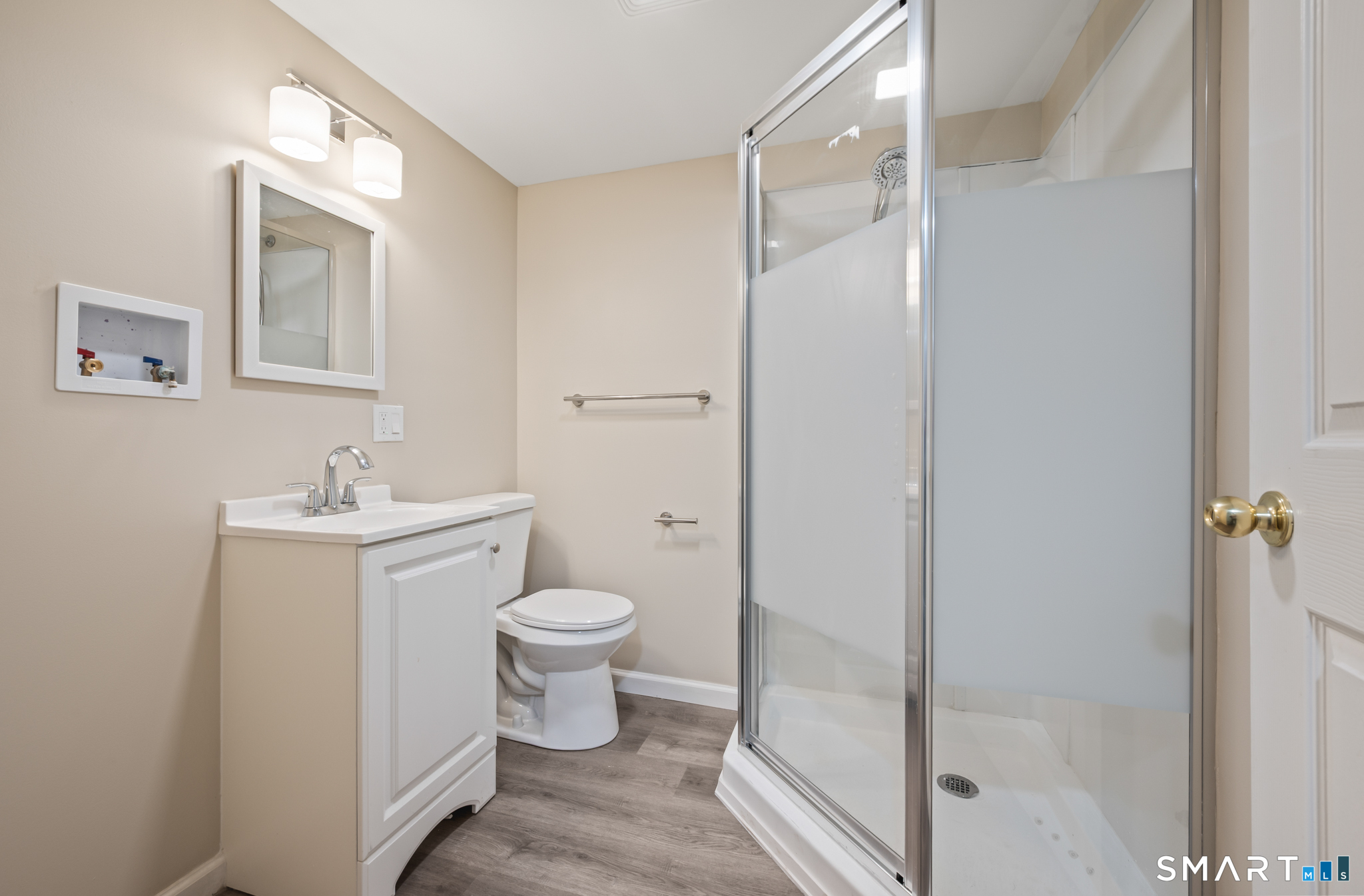 252 Blue Ridge Drive Manchester, CT 06040 - Photo 30 of 40 Lower-level full bathroom with laundry hookups.