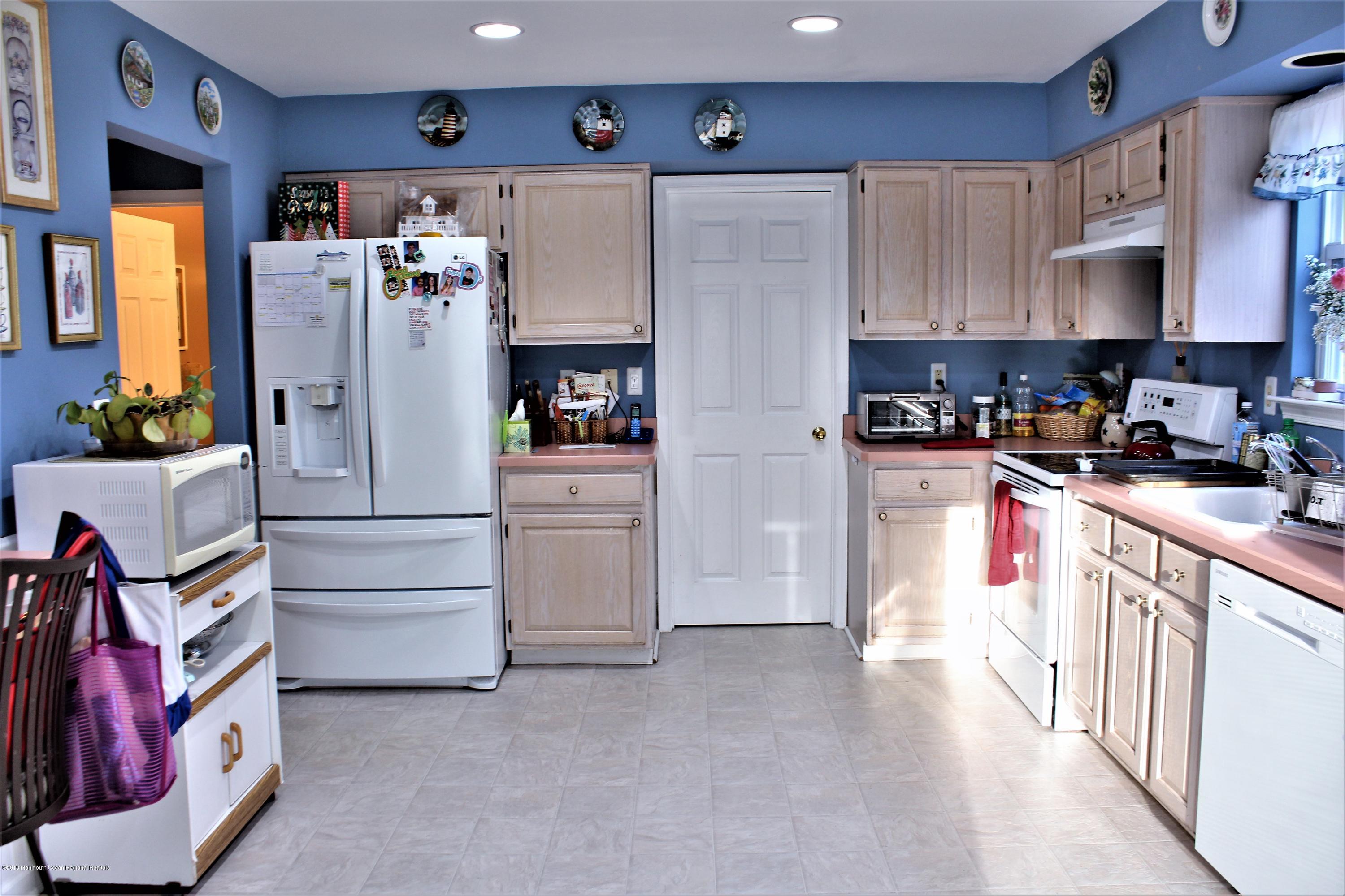 32 Netty Street Howell, NJ 07731 - Photo 13 of 52 kitchen