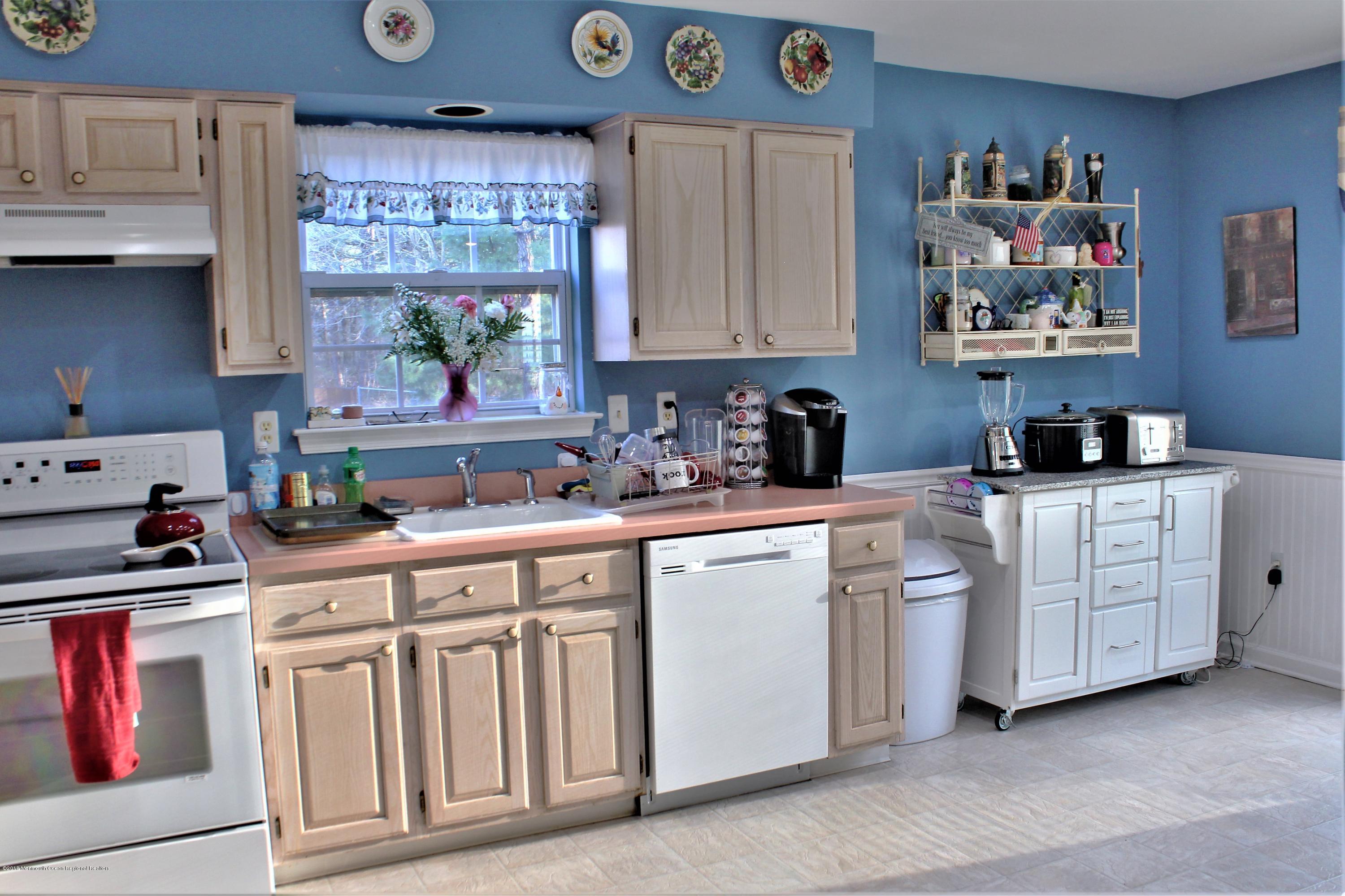 32 Netty Street Howell, NJ 07731 - Photo 14 of 52 kitchen