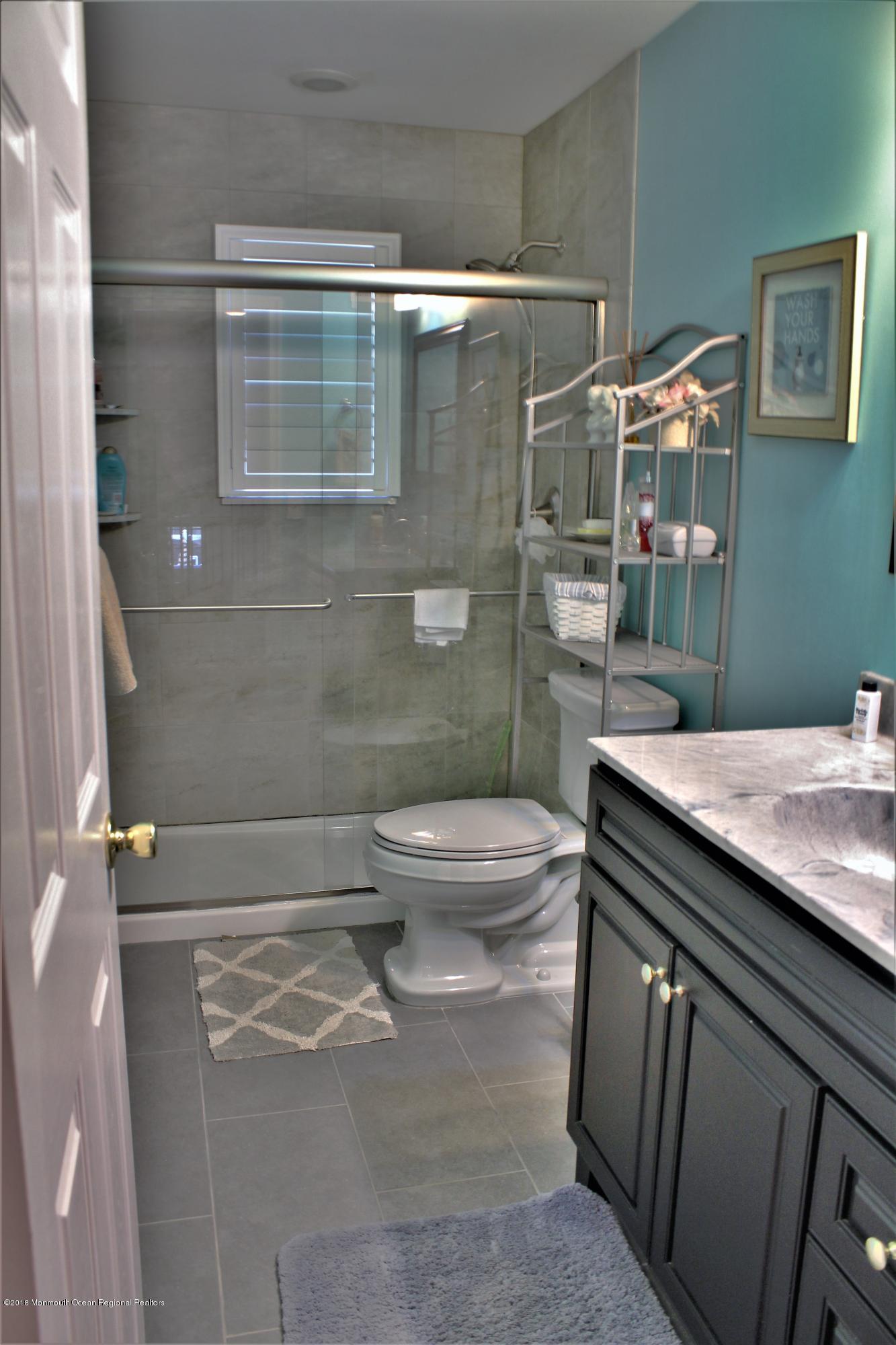 32 Netty Street Howell, NJ 07731 - Photo 26 of 52 2nd floor full bath