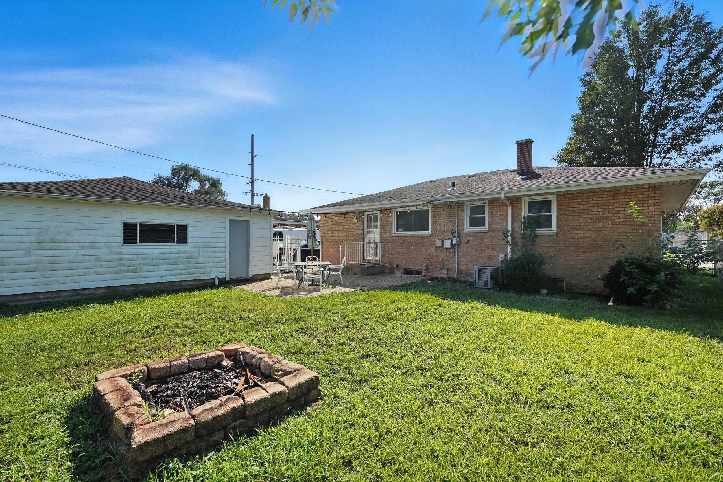913 Dwiggins Griffith, IN 46319 - Photo 17 of 17 2500x1666