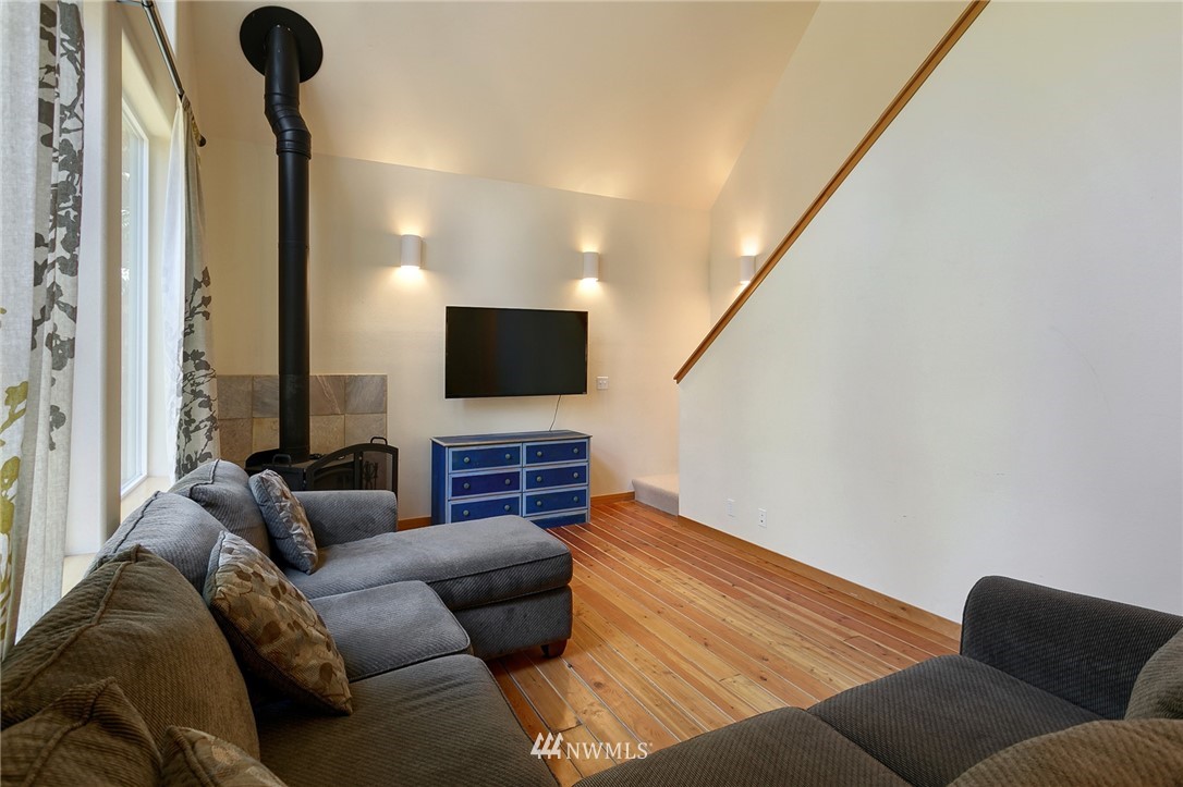 21012 Pinnacle Road Glacier, WA 98244 - Photo 5 of 34 Gallery Image 5