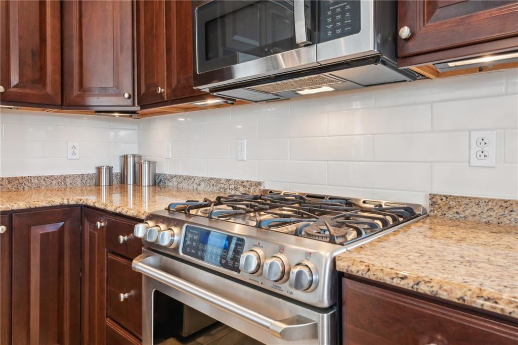 320 Talon Drive Irwin, PA 15642 - Photo 5 of 37 a kitchen with granite countertop a stove and a microwave