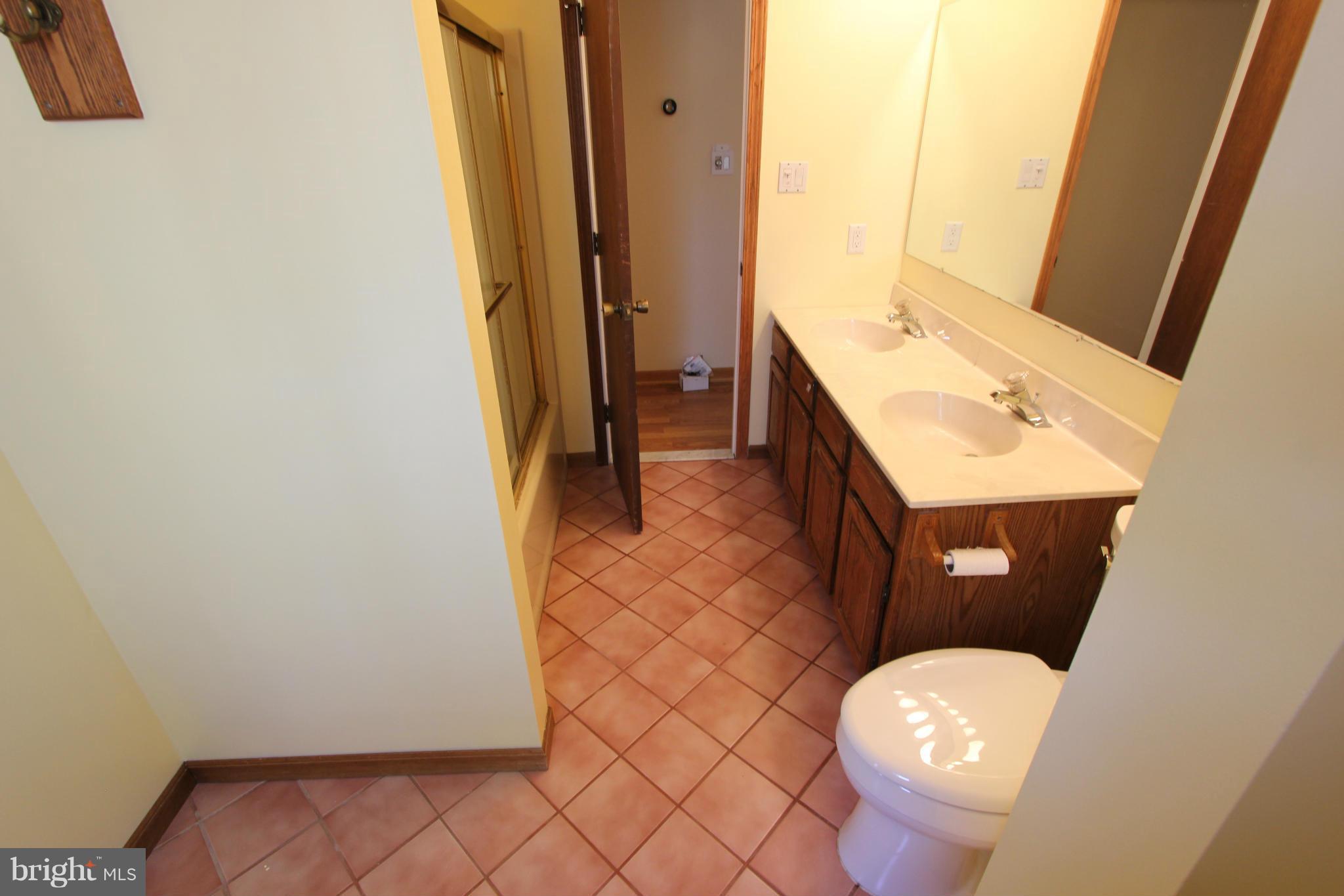 10257 Greystone Road Manassas, VA 20111 - Photo 11 of 19 Bath (Master)