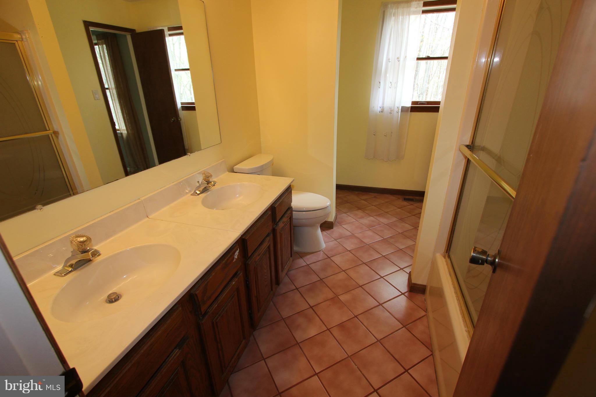 10257 Greystone Road Manassas, VA 20111 - Photo 12 of 19 Bath