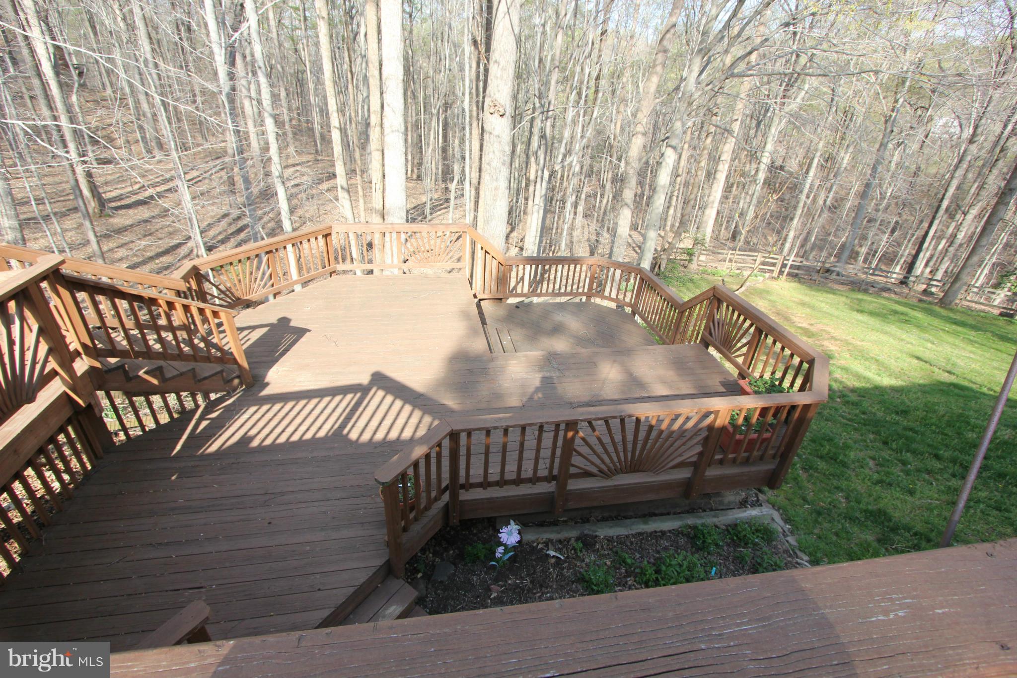 10257 Greystone Road Manassas, VA 20111 - Photo 18 of 19 Multi level Deck