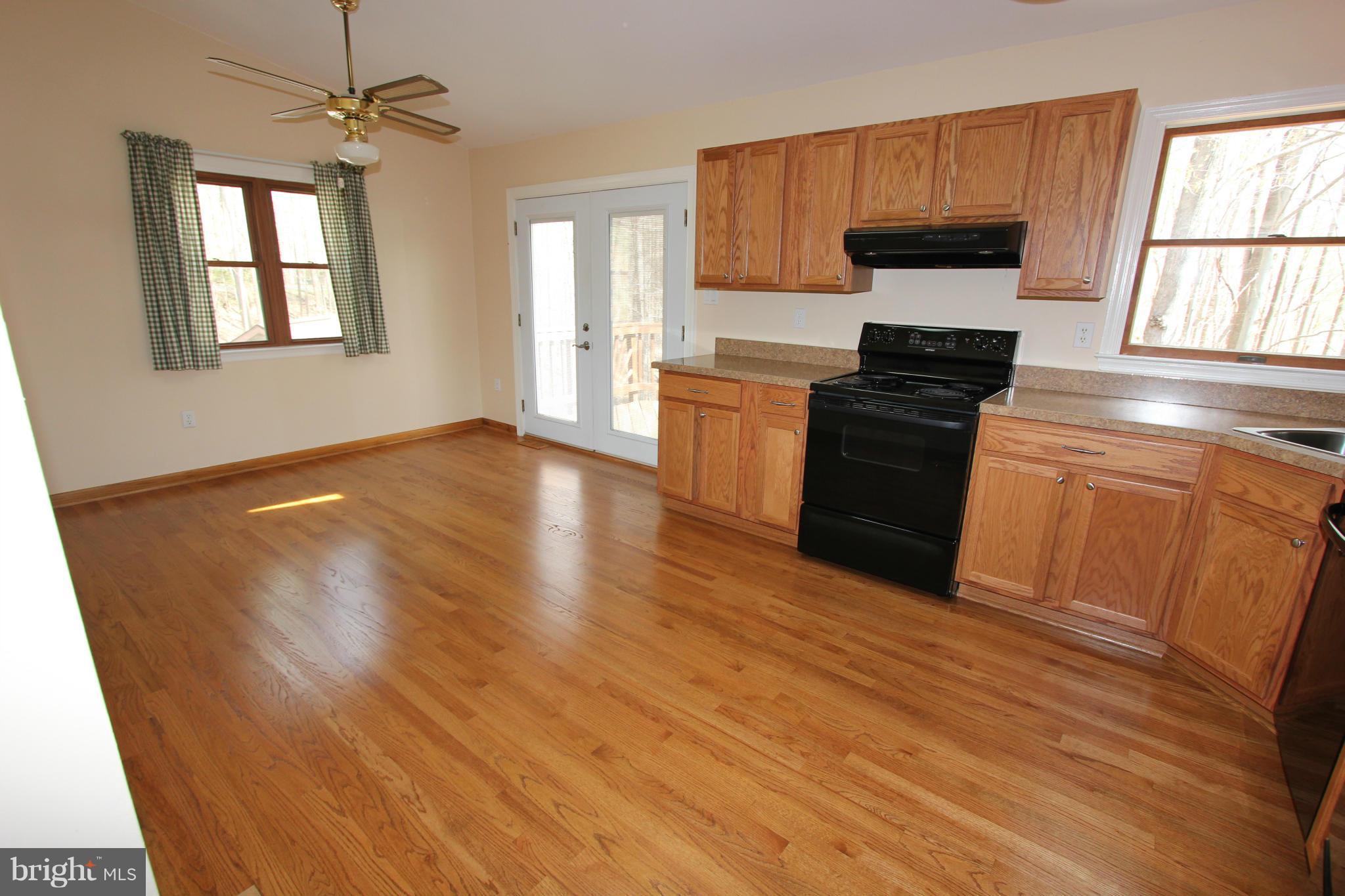 10257 Greystone Road Manassas, VA 20111 - Photo 7 of 19 Kitchen/Dining