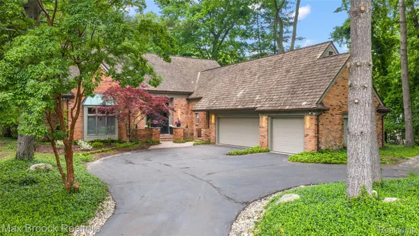 $1,599,000 | 3546 Bloomfield Club Drive, Bloomfield Hills, MI 48301