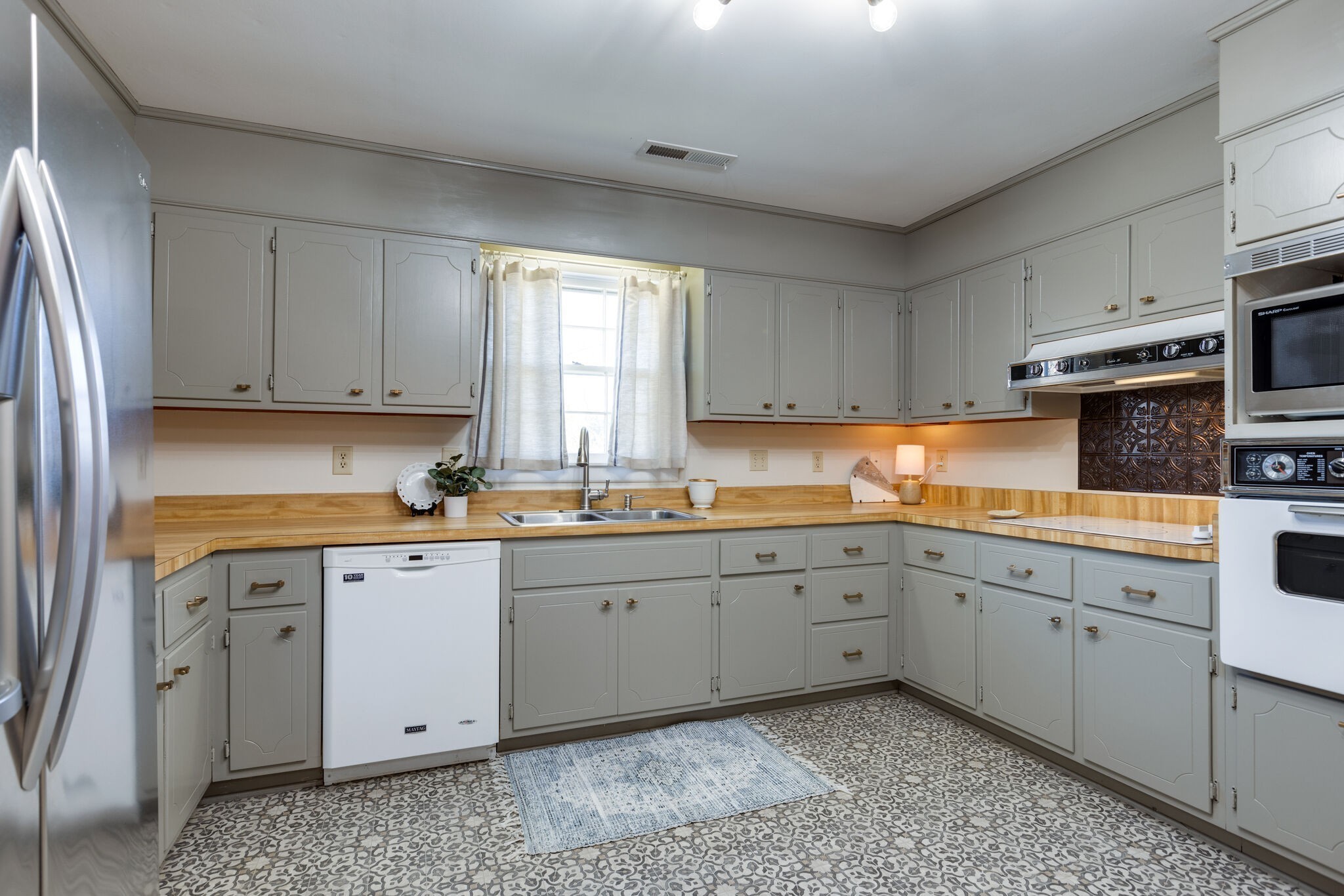 1335 Adams Street Franklin, TN 37064 - Photo 20 of 39 a kitchen with granite countertop a sink stainless steel appliances and cabinets