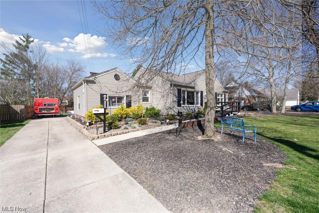 9506 Oakdale Road Parma, OH 44129 - Photo 2 of 25 Gallery Image 2