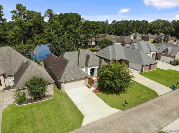 $319,900 | 27780 Lakeshore Drive, Walker, LA 70785