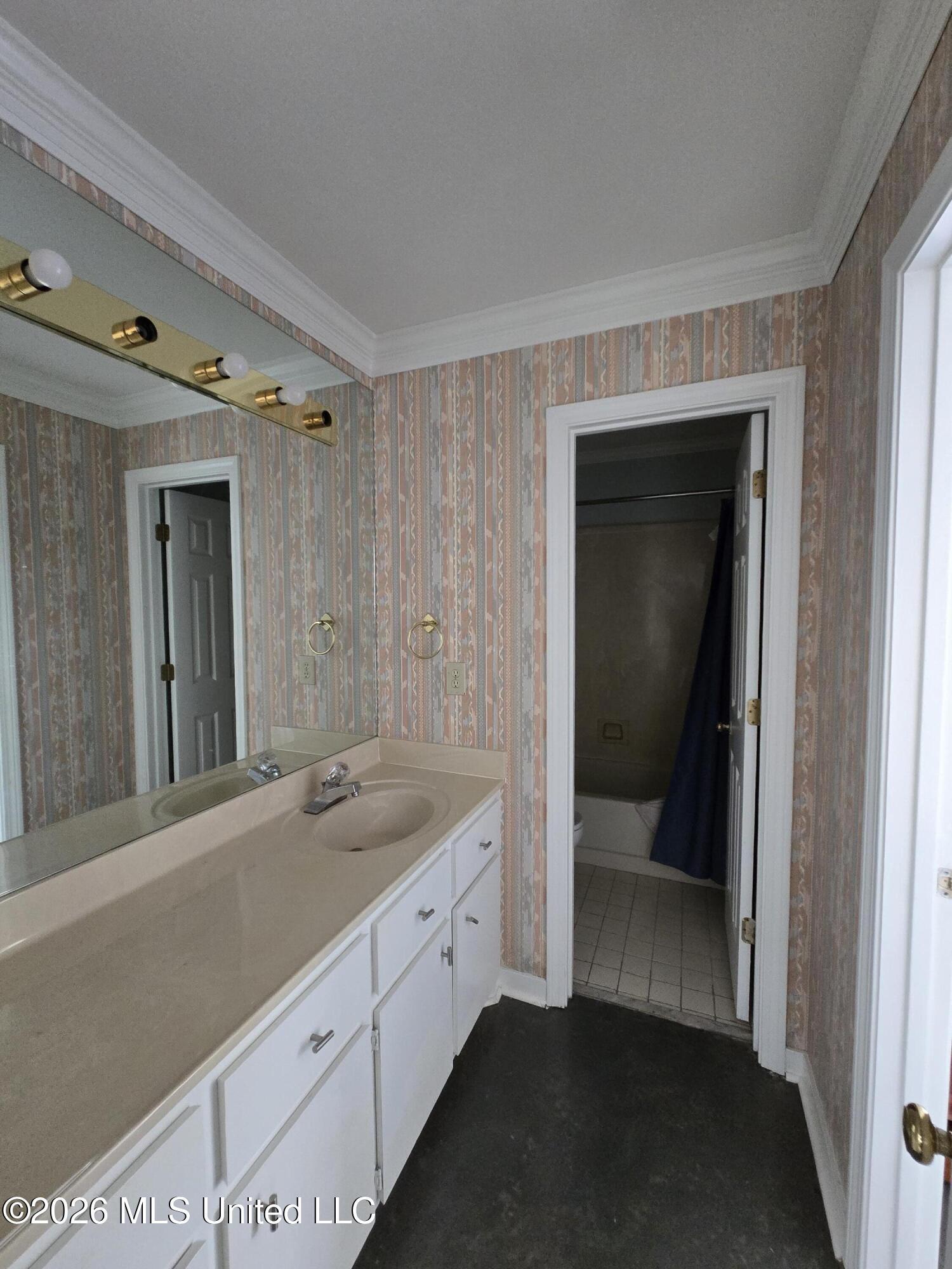 5422 River Thames Road Jackson, MS 39211 - Photo 14 of 40 Bathroom 1