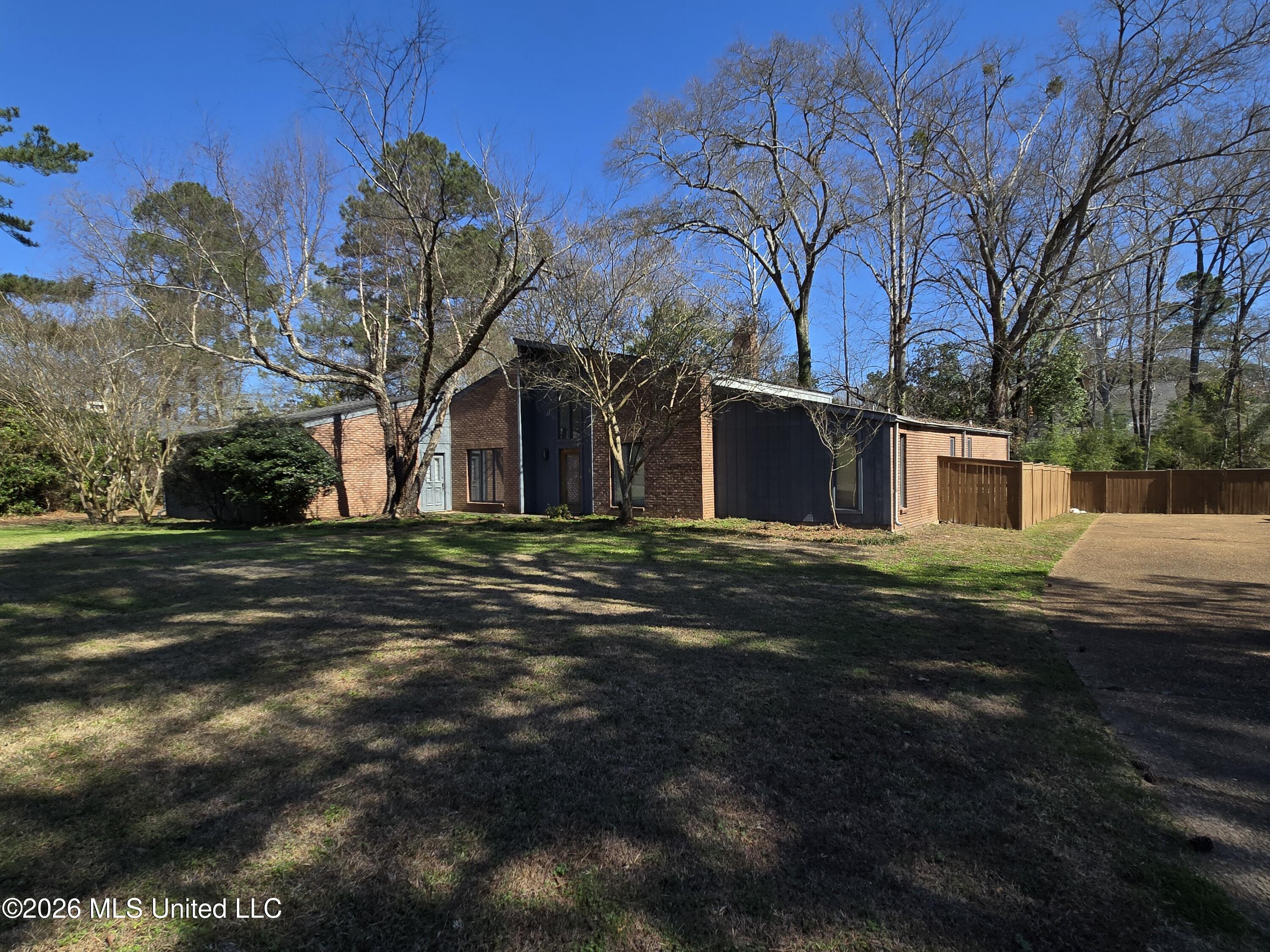 5422 River Thames Road Jackson, MS 39211 - Photo 2 of 40 Outside (2)