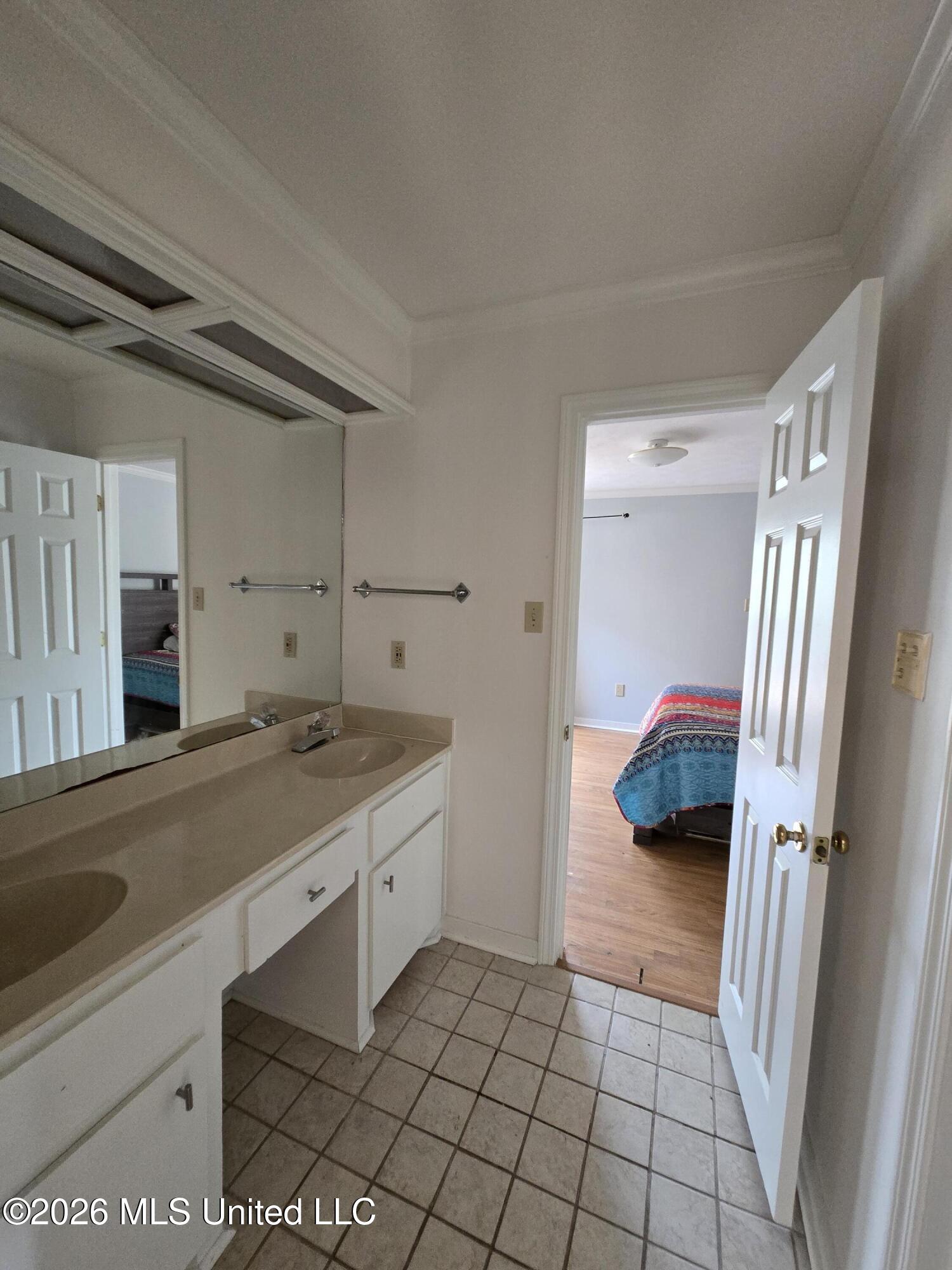 5422 River Thames Road Jackson, MS 39211 - Photo 23 of 40 Bathroom 2 (Jack and Jill) (2)