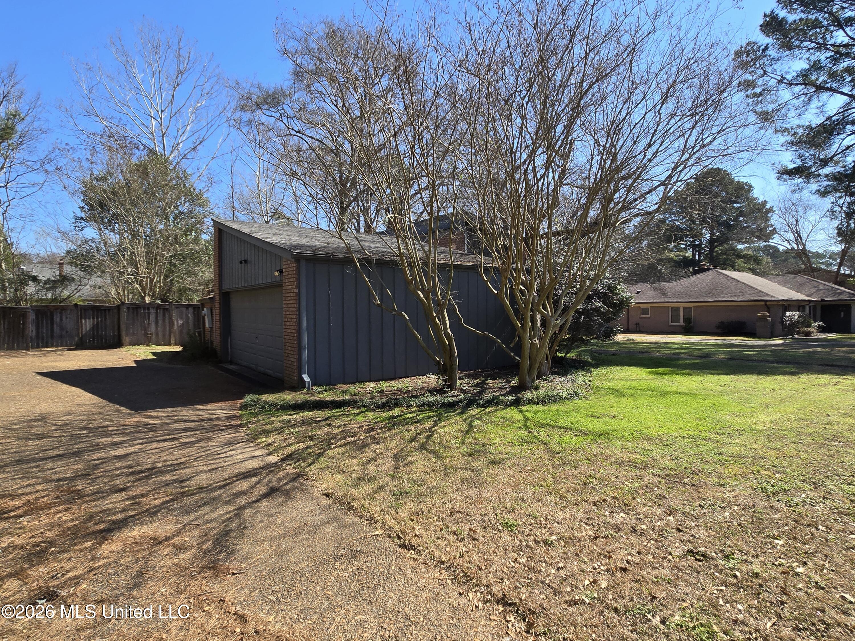 5422 River Thames Road Jackson, MS 39211 - Photo 3 of 40 Outside (3)