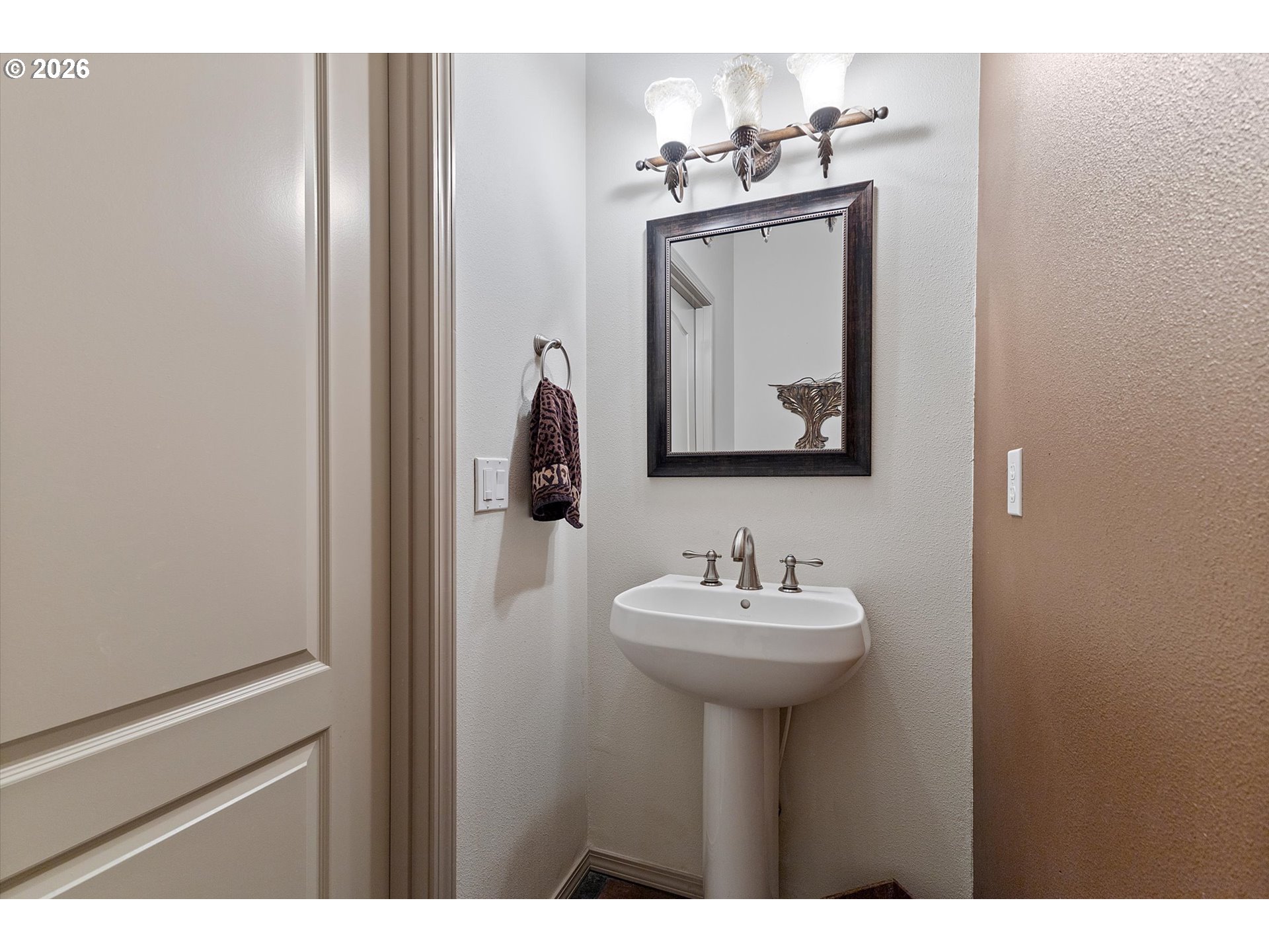 25701 Southwest Melott Road Hillsboro, OR 97123 - Photo 17 of 48 Bathroom