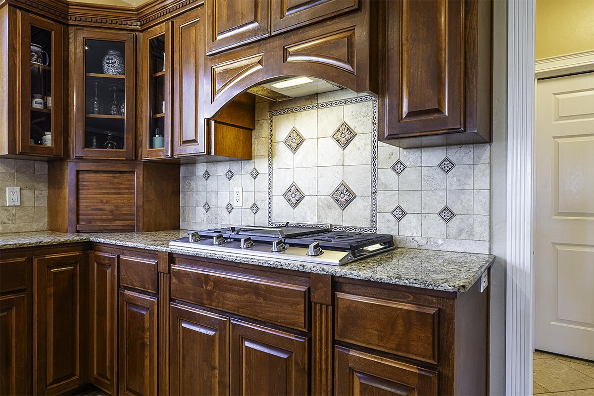 3343 Lone Pine Road Medford, OR 97504 - Photo 36 of 47 Dacor Cooktop, Glass Front Cabinets, Appliance Garage & Full-Height Tile Backsplash