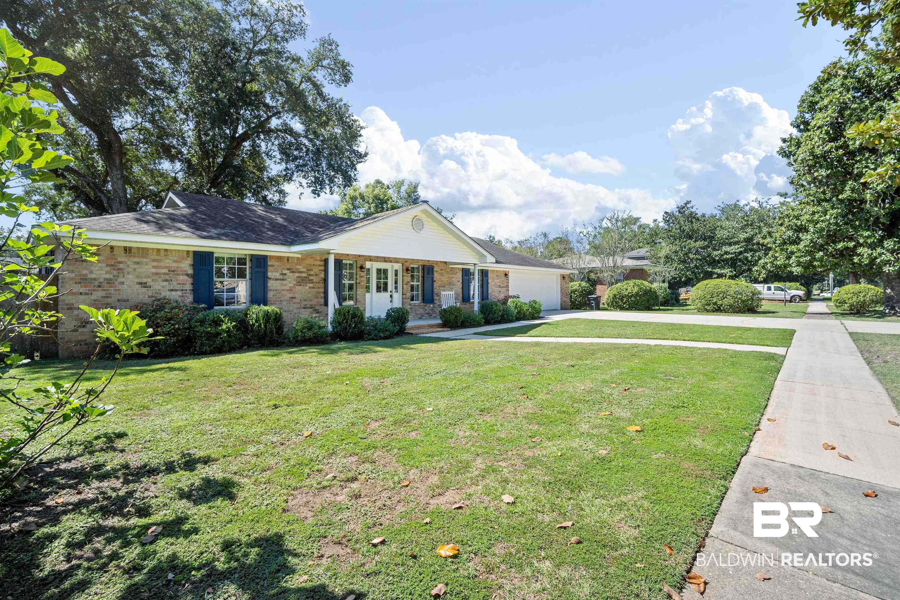 808 Michigan Avenue Fairhope, AL 36532 - Photo 3 of 33 Ranch-style home with a front yard and a garage