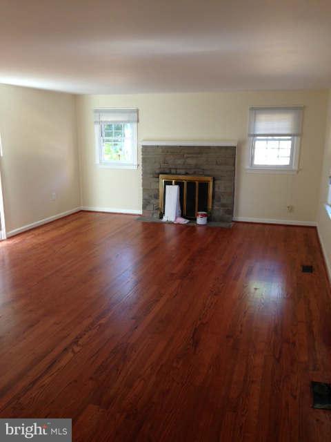 9342 Holsey Road Damascus, MD 20872 - Photo 4 of 8 Family Room