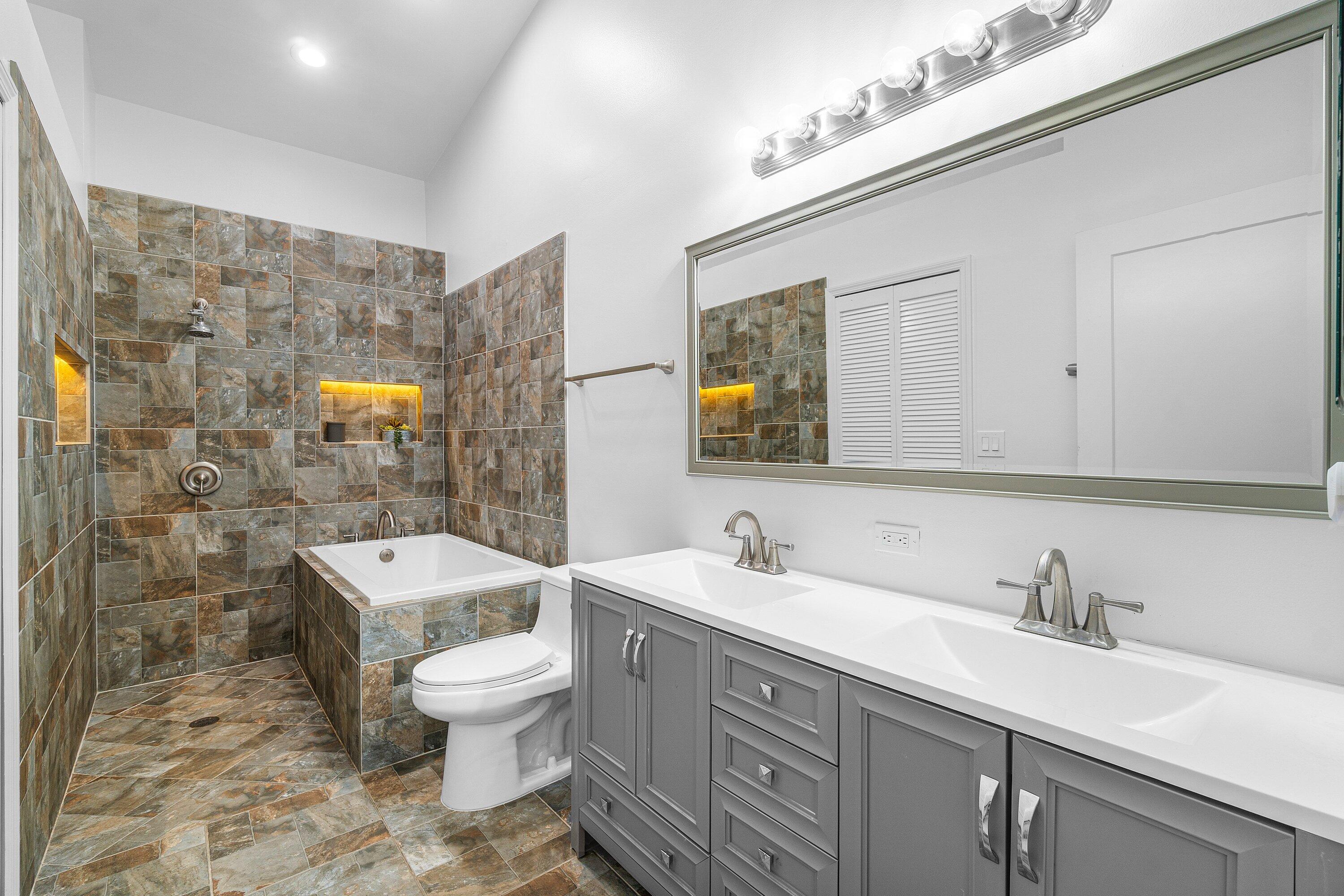 14 Ripley Way Boynton Beach, FL 33426 - Photo 17 of 32 Master Bathroom