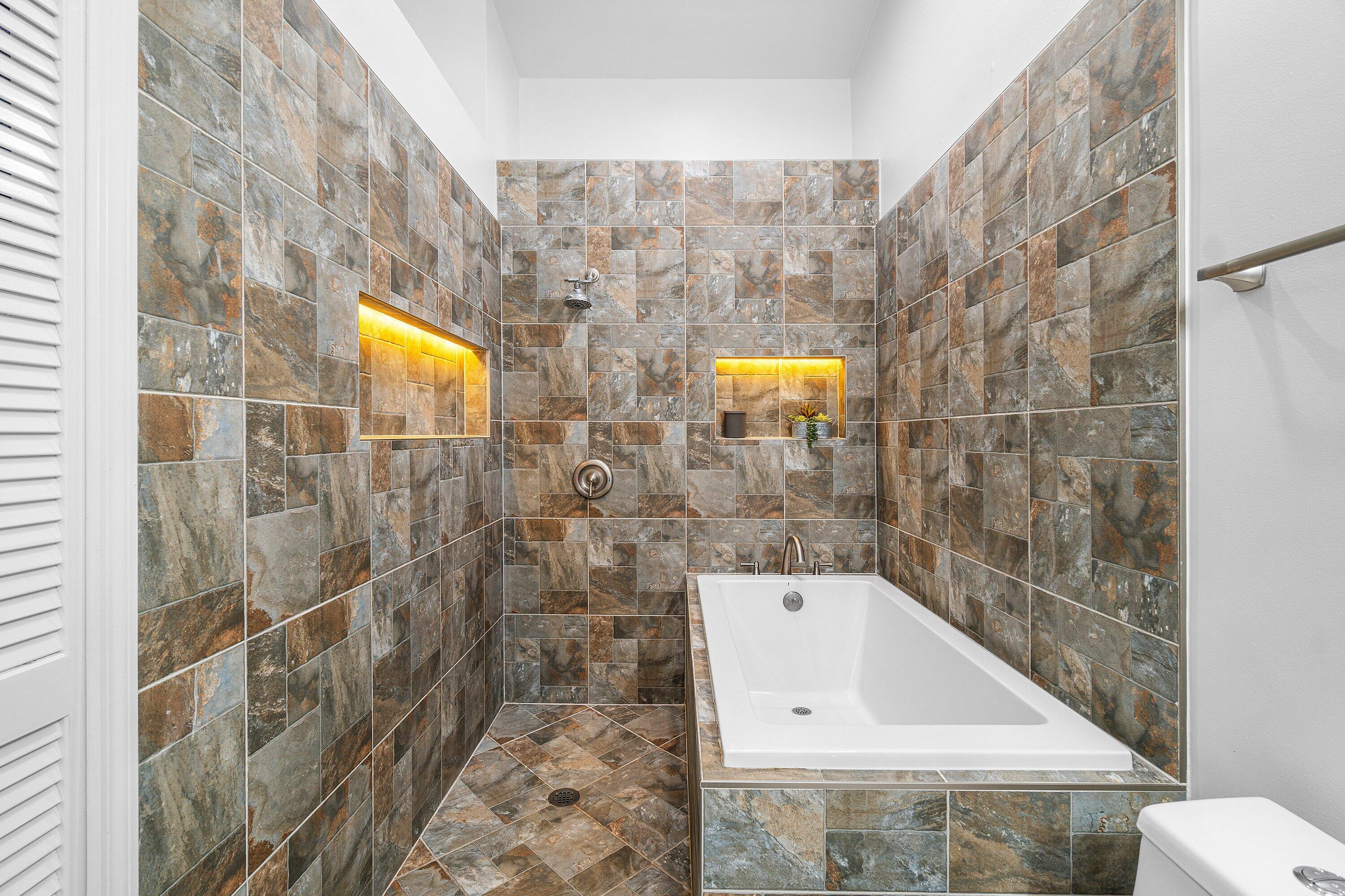 14 Ripley Way Boynton Beach, FL 33426 - Photo 18 of 32 Master Bathroom