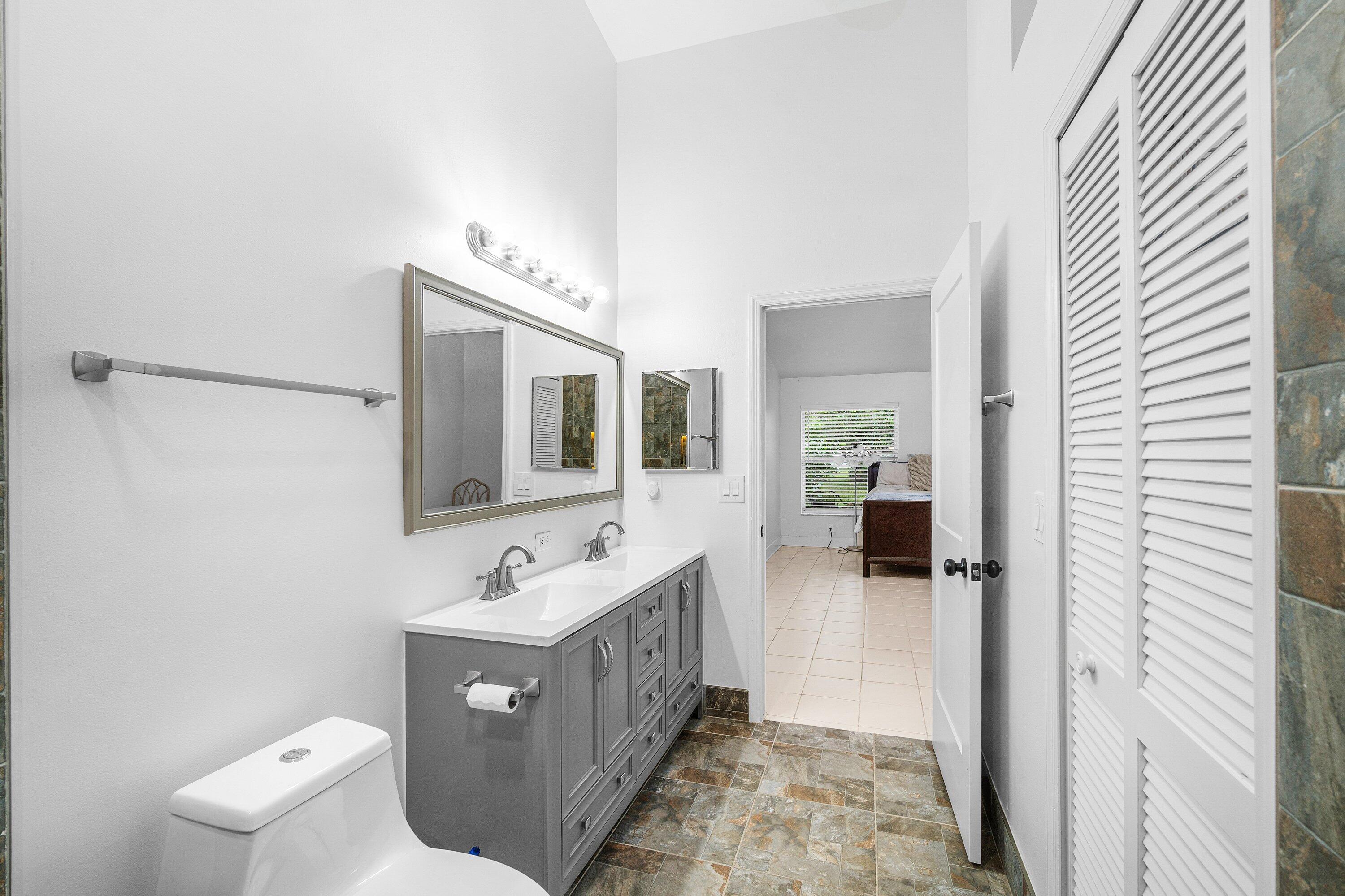 14 Ripley Way Boynton Beach, FL 33426 - Photo 19 of 32 Master Bathroom