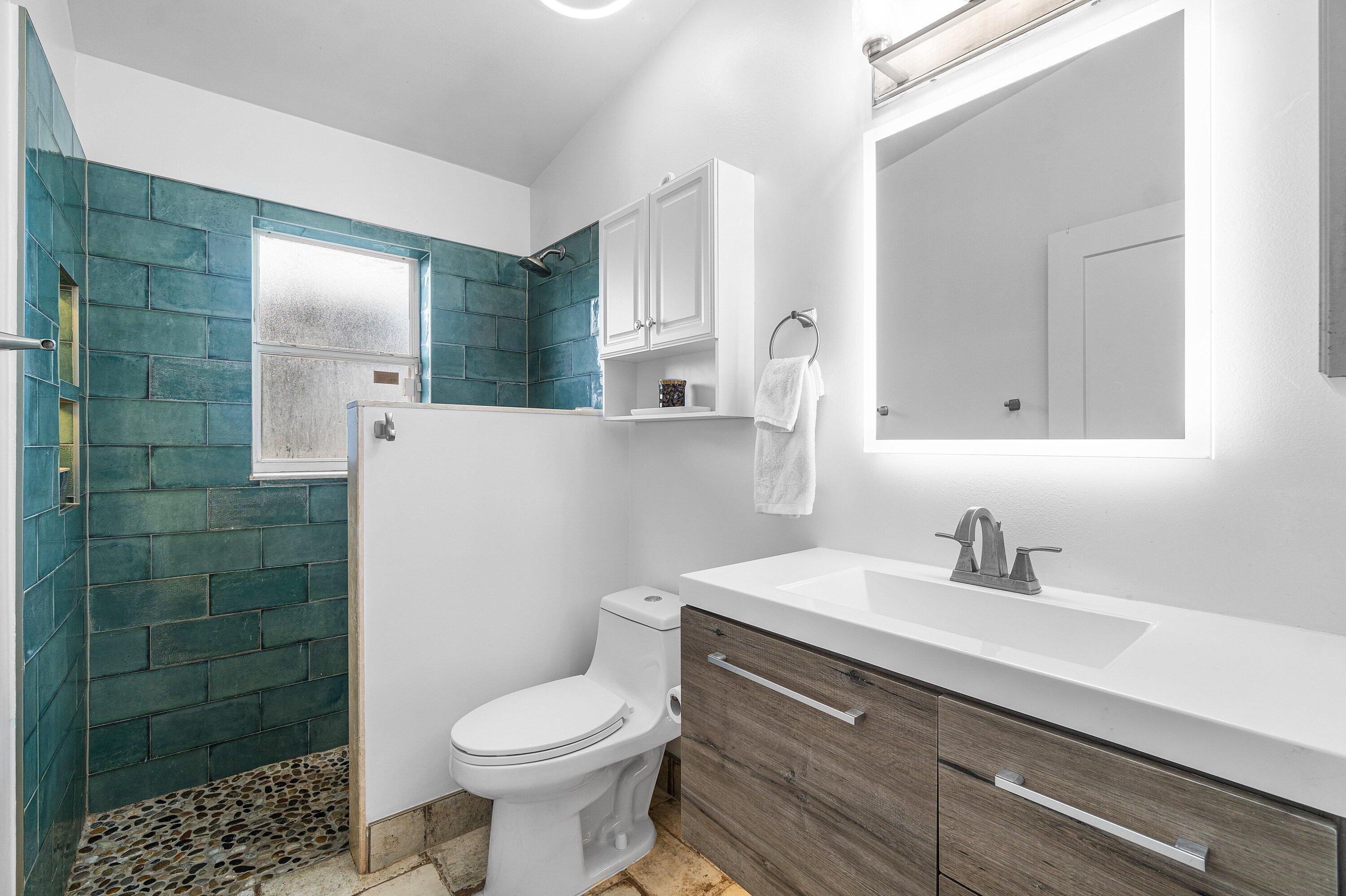 14 Ripley Way Boynton Beach, FL 33426 - Photo 23 of 32 Bathroom 1