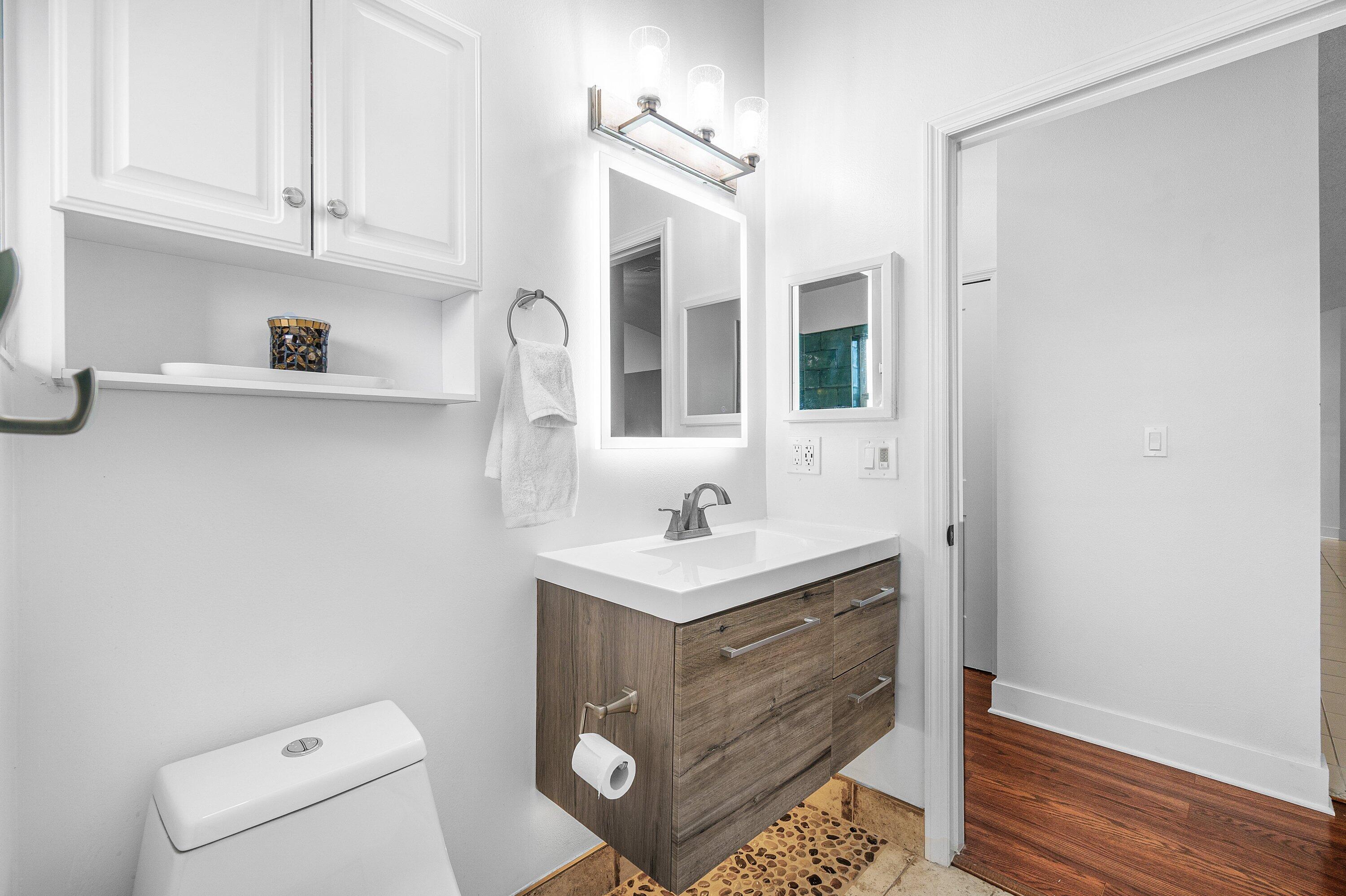 14 Ripley Way Boynton Beach, FL 33426 - Photo 24 of 32 Bathroom 1