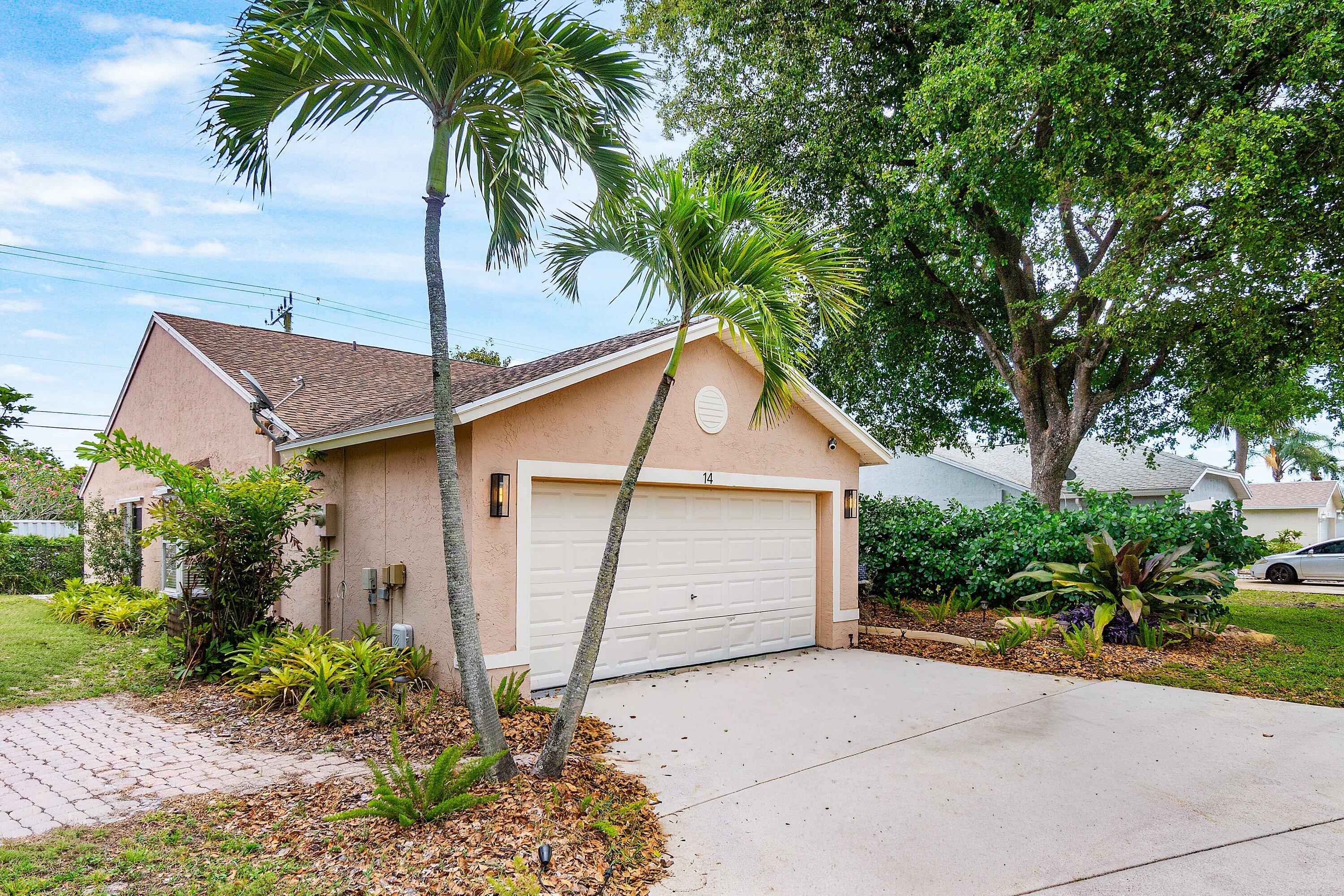 14 Ripley Way Boynton Beach, FL 33426 - Photo 28 of 32 Side of House