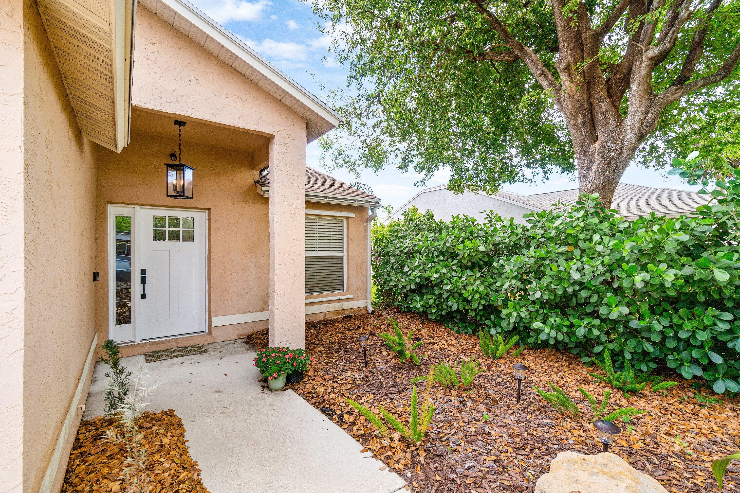 14 Ripley Way Boynton Beach, FL 33426 - Photo 30 of 32 Front Door
