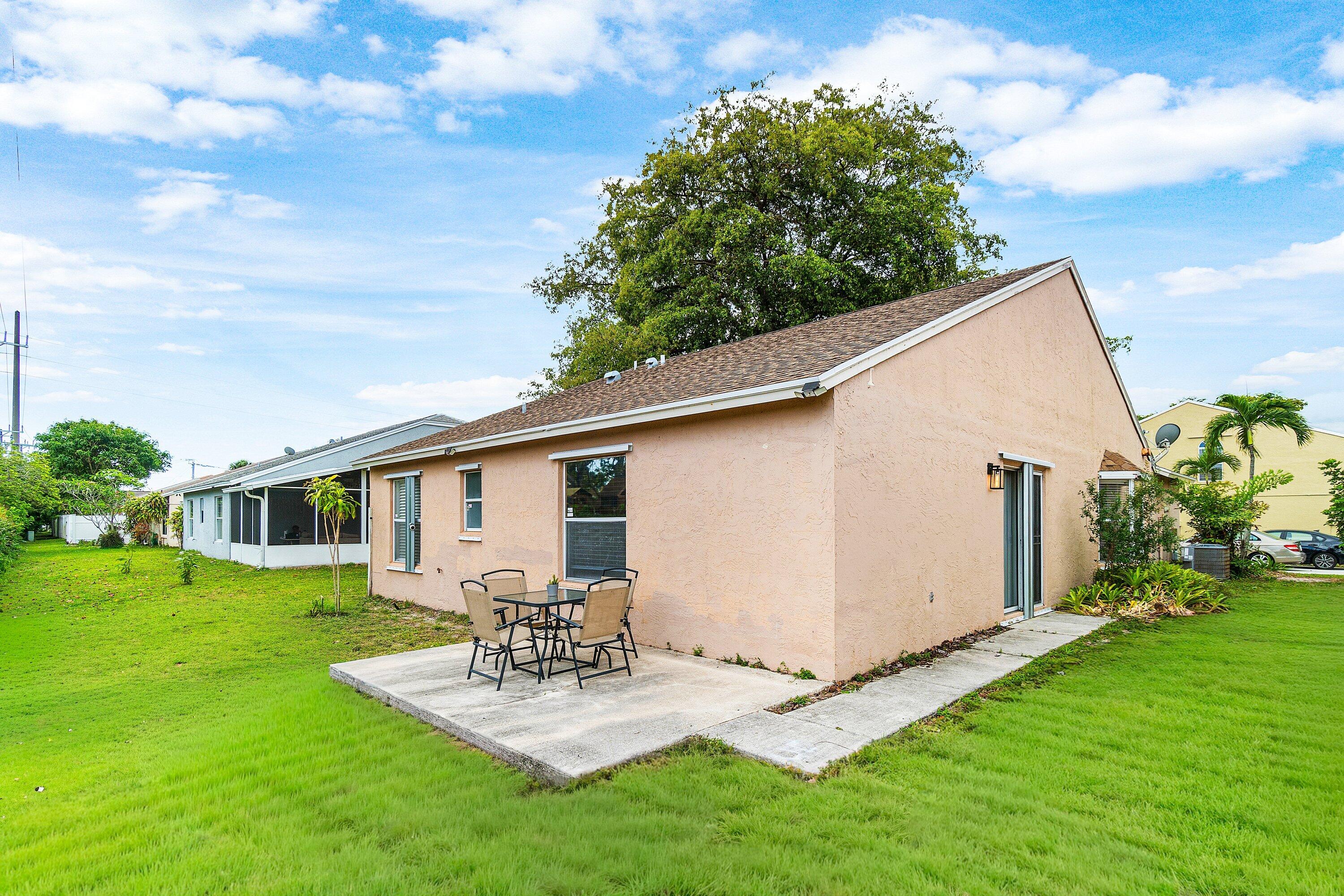 14 Ripley Way Boynton Beach, FL 33426 - Photo 32 of 32 Backyard/Patio