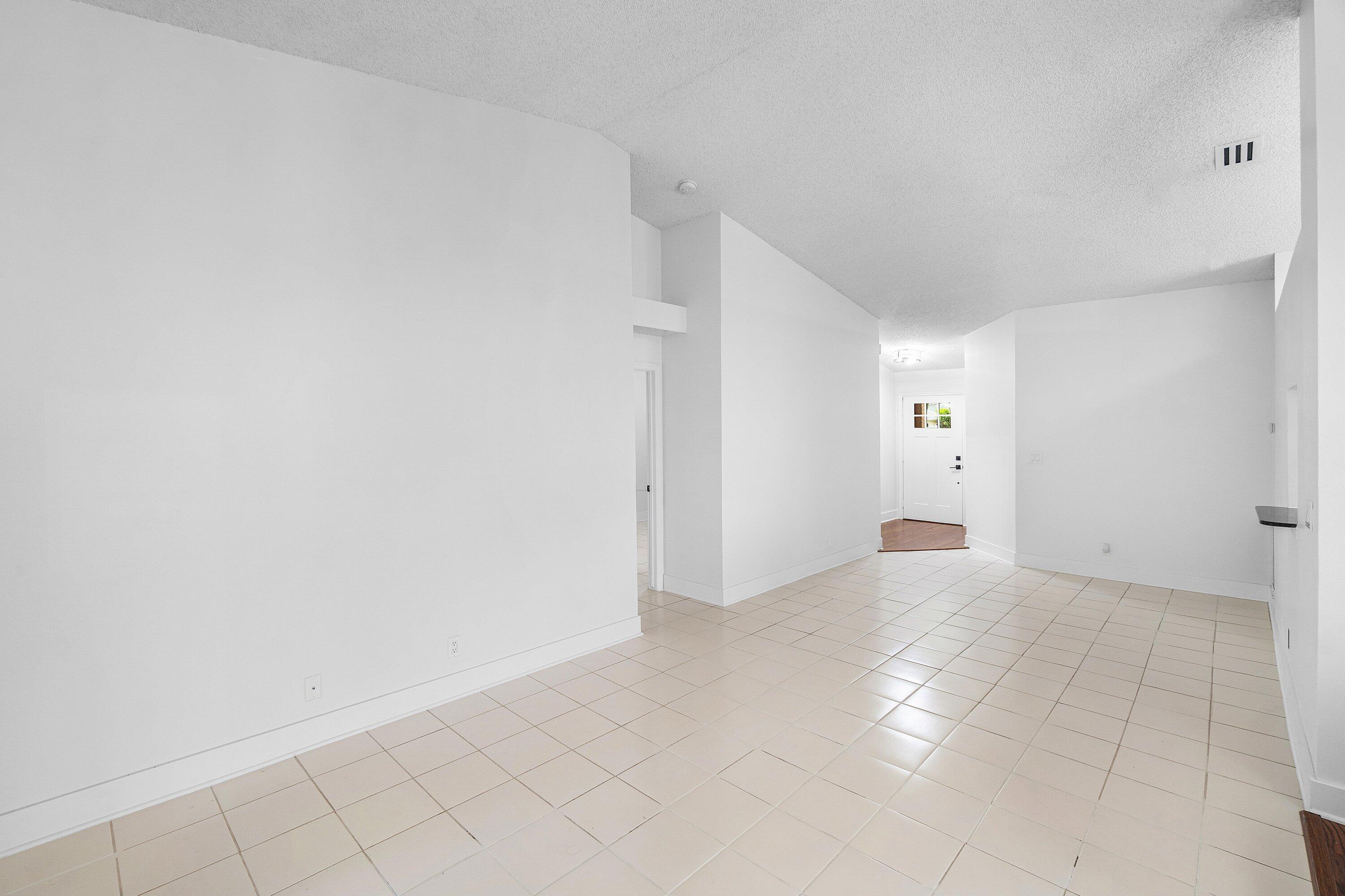 14 Ripley Way Boynton Beach, FL 33426 - Photo 4 of 32 Dining/Living