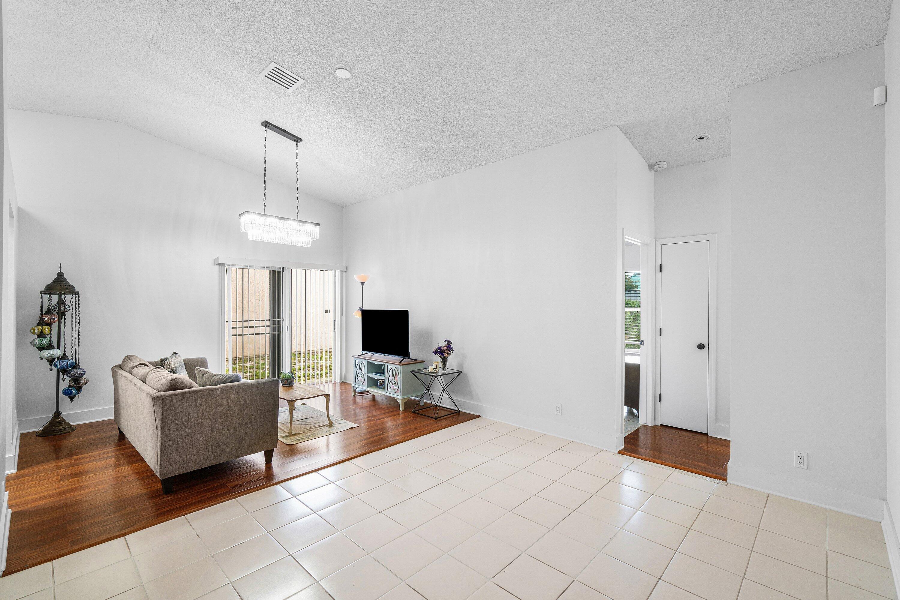 14 Ripley Way Boynton Beach, FL 33426 - Photo 5 of 32 Living Room