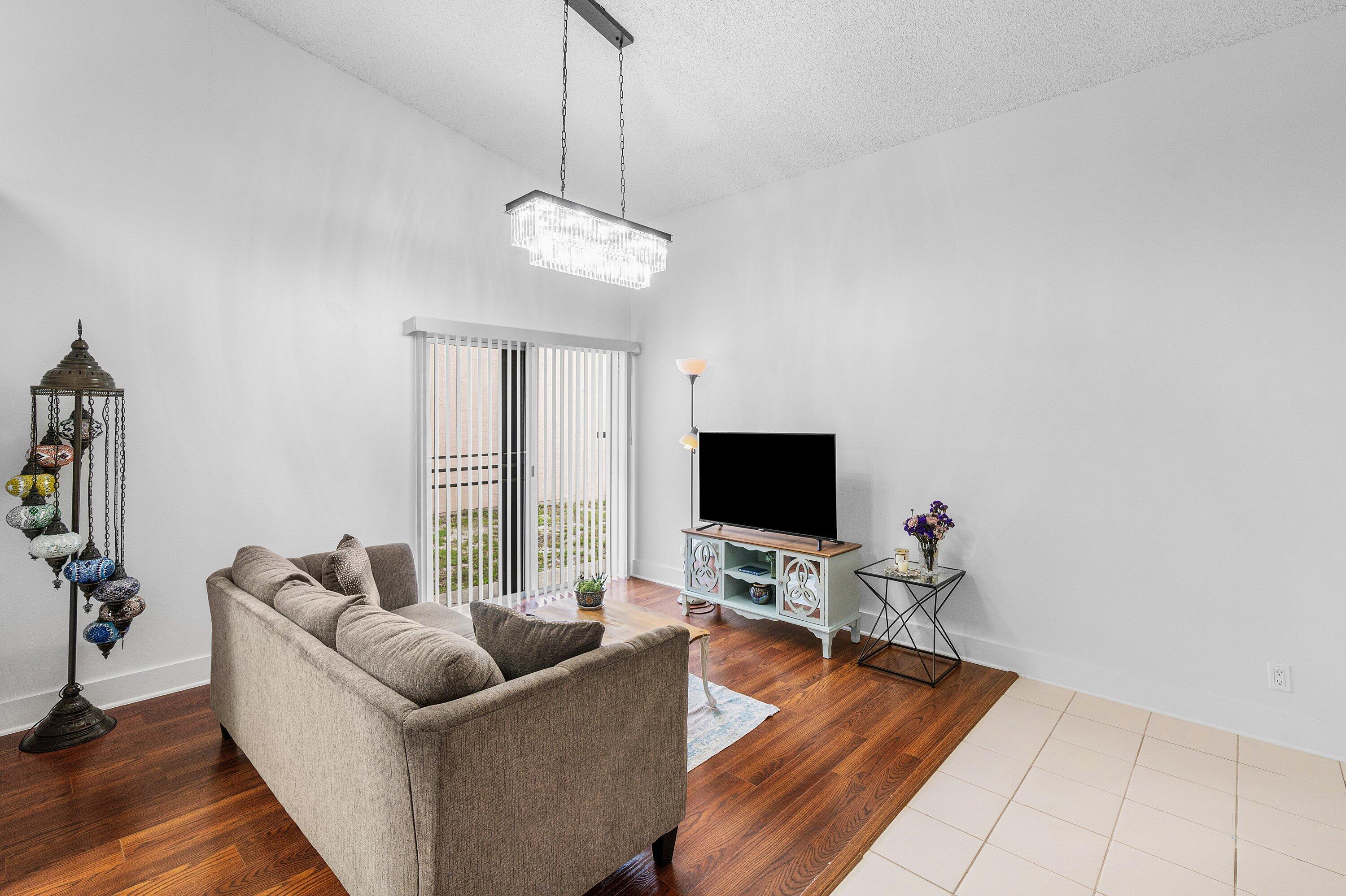 14 Ripley Way Boynton Beach, FL 33426 - Photo 6 of 32 Living Room