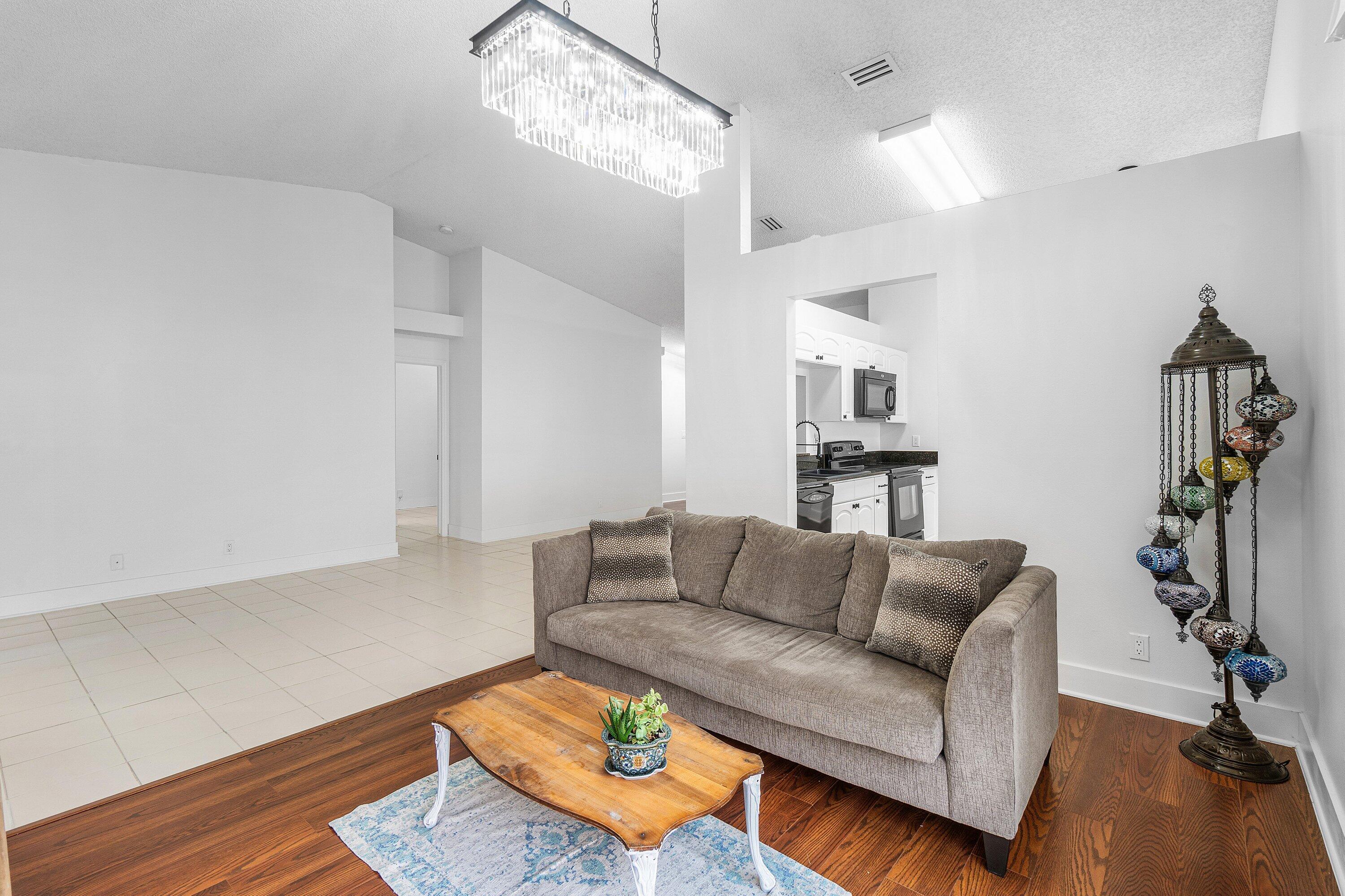 14 Ripley Way Boynton Beach, FL 33426 - Photo 7 of 32 Living Room